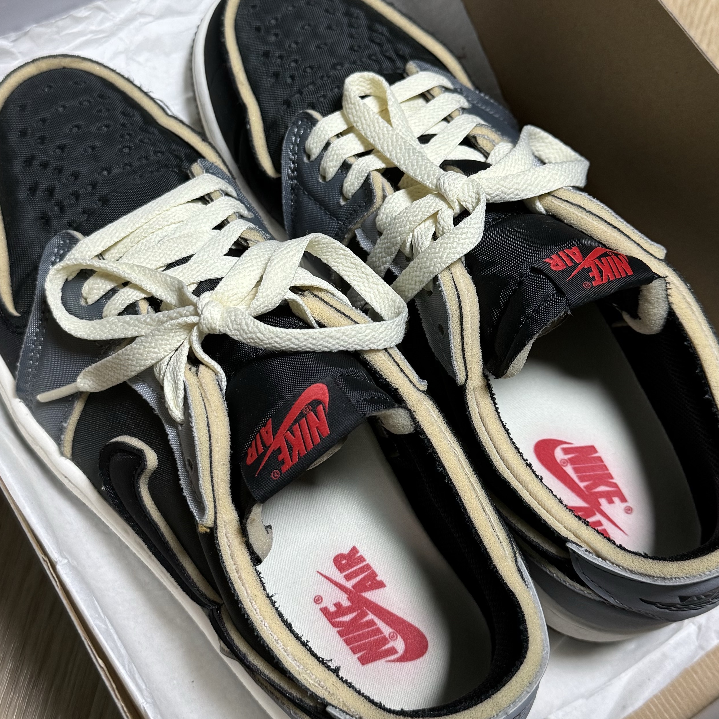 Jordan 1 Retro Low OG EX Black and Smoke Grey 착용 스타일 - 2