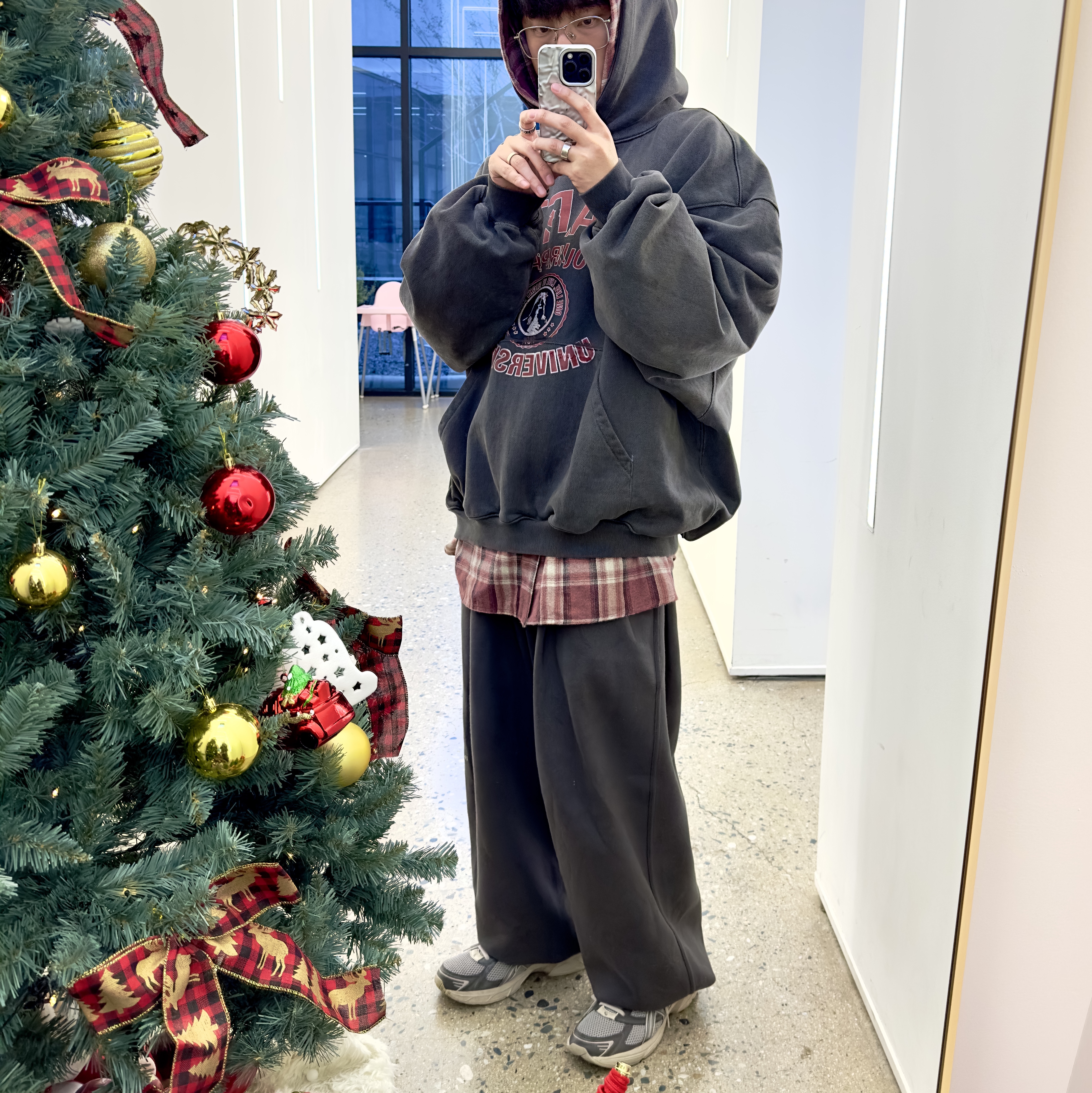 Undermycar Mu.03 Anti Fxxking Logo Play Oversized Sweat Jogger Olive, Asics Gel-1130 Oyster Grey Clay Grey 착용 스타일 - 3