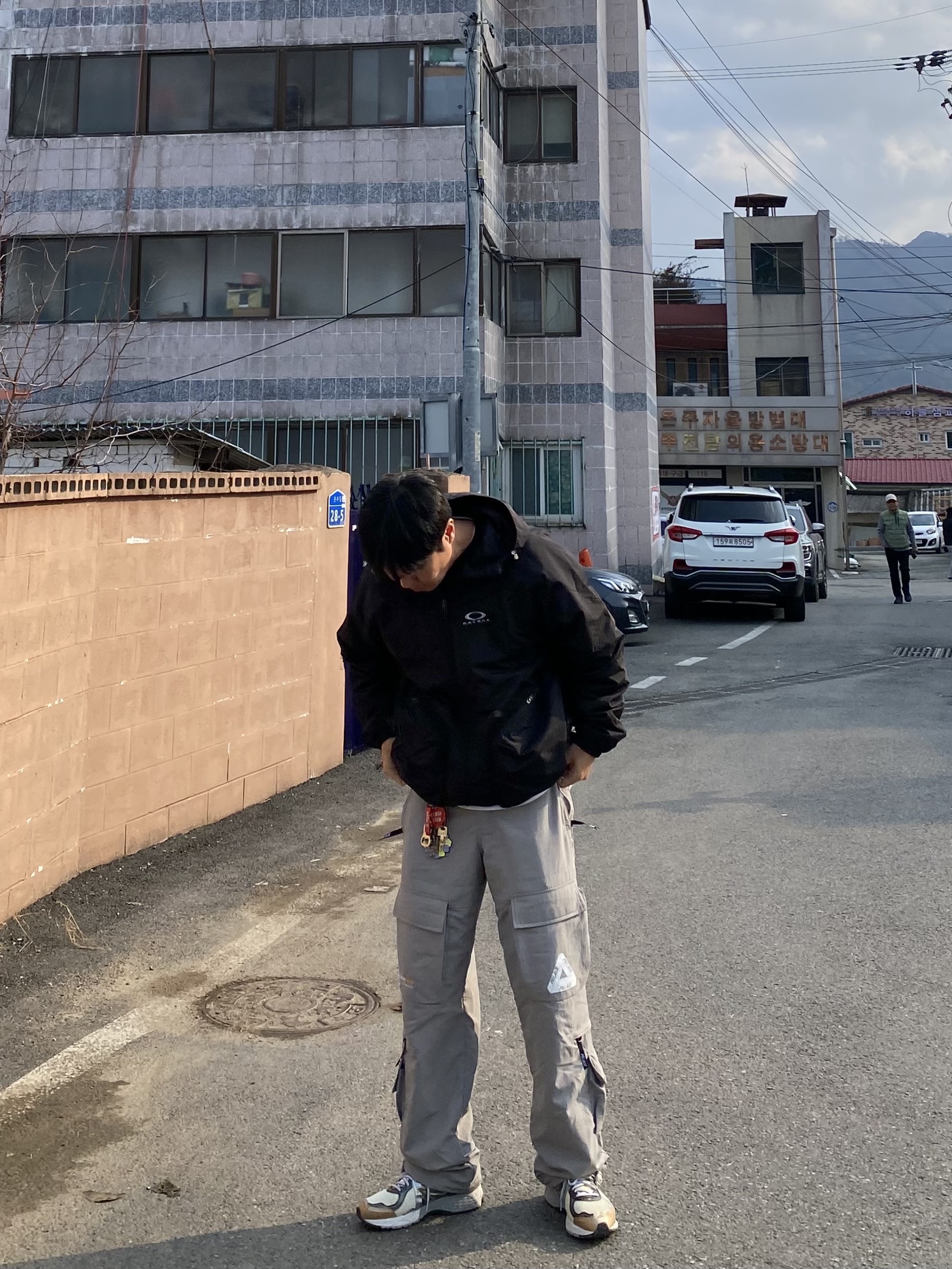 Palace x Oakley Nitrofuel Jacket Black - 23SS, Palace Cordura RS Shell Cargos Grey - 22FW 착용 스타일 - 2