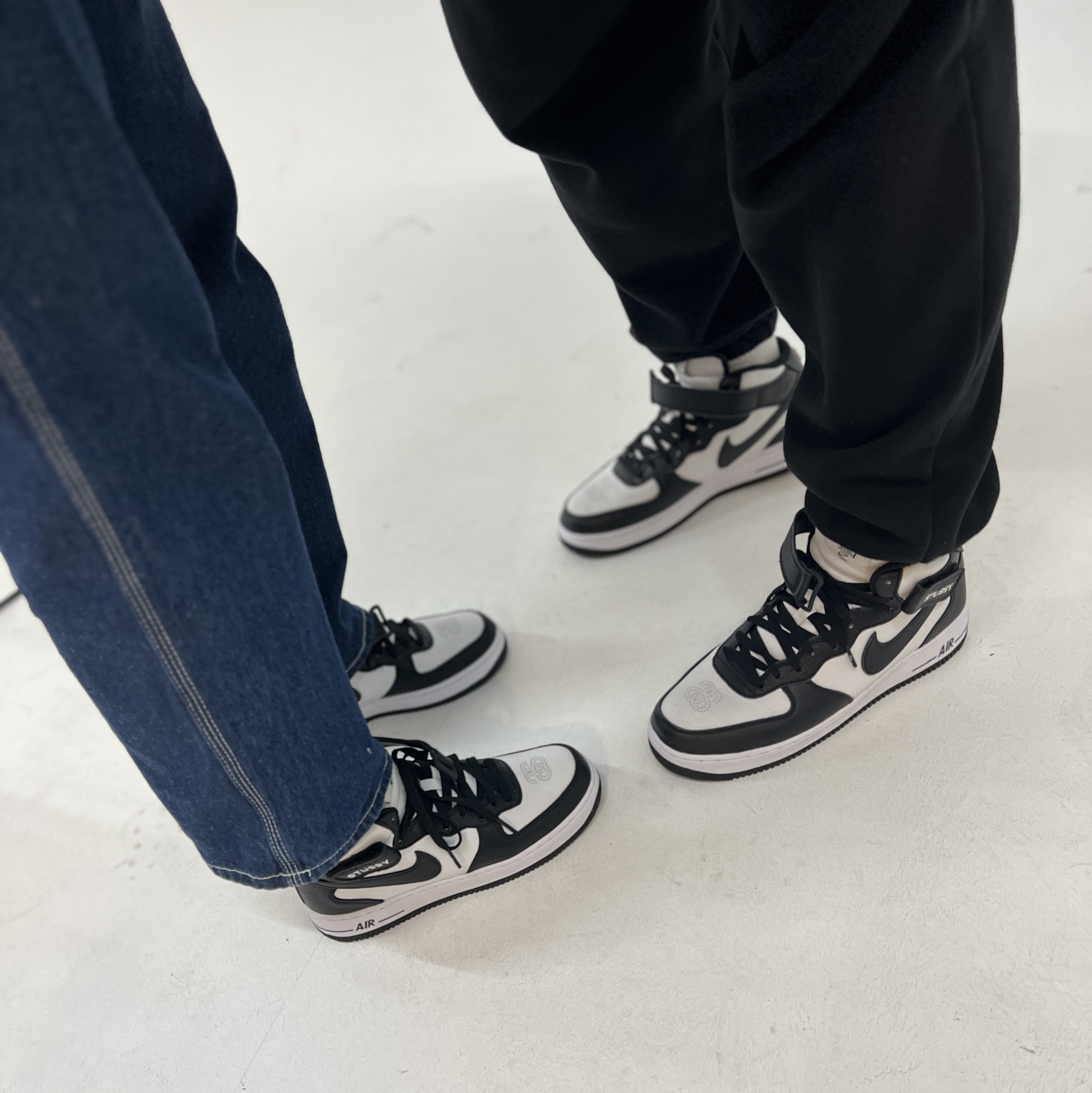 Nike x Stussy Air Force 1 '07 Mid SP Black and Light Bone 착용 스타일