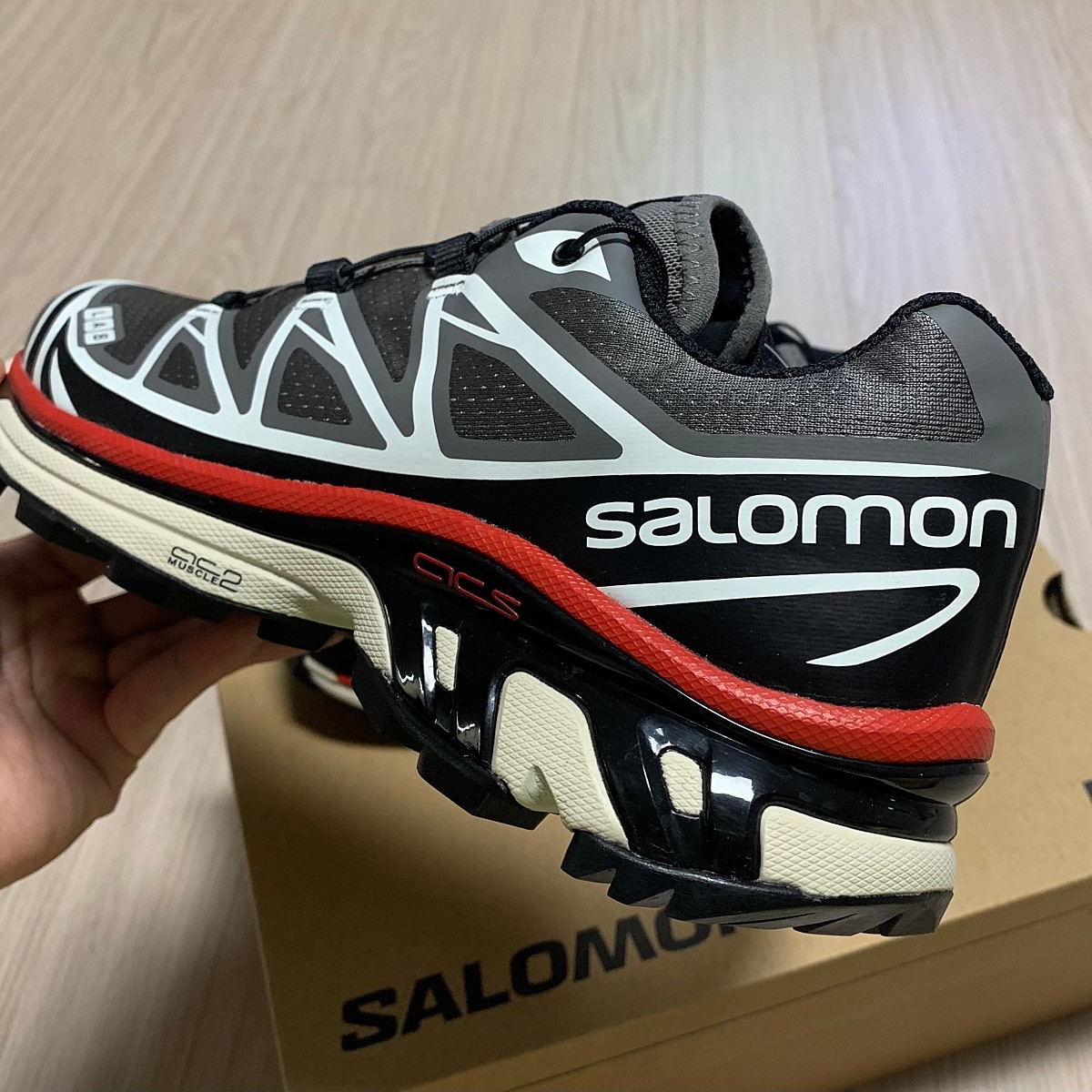 Salomon XT-6 Pewter Aurora Red 착용 스타일 - 3