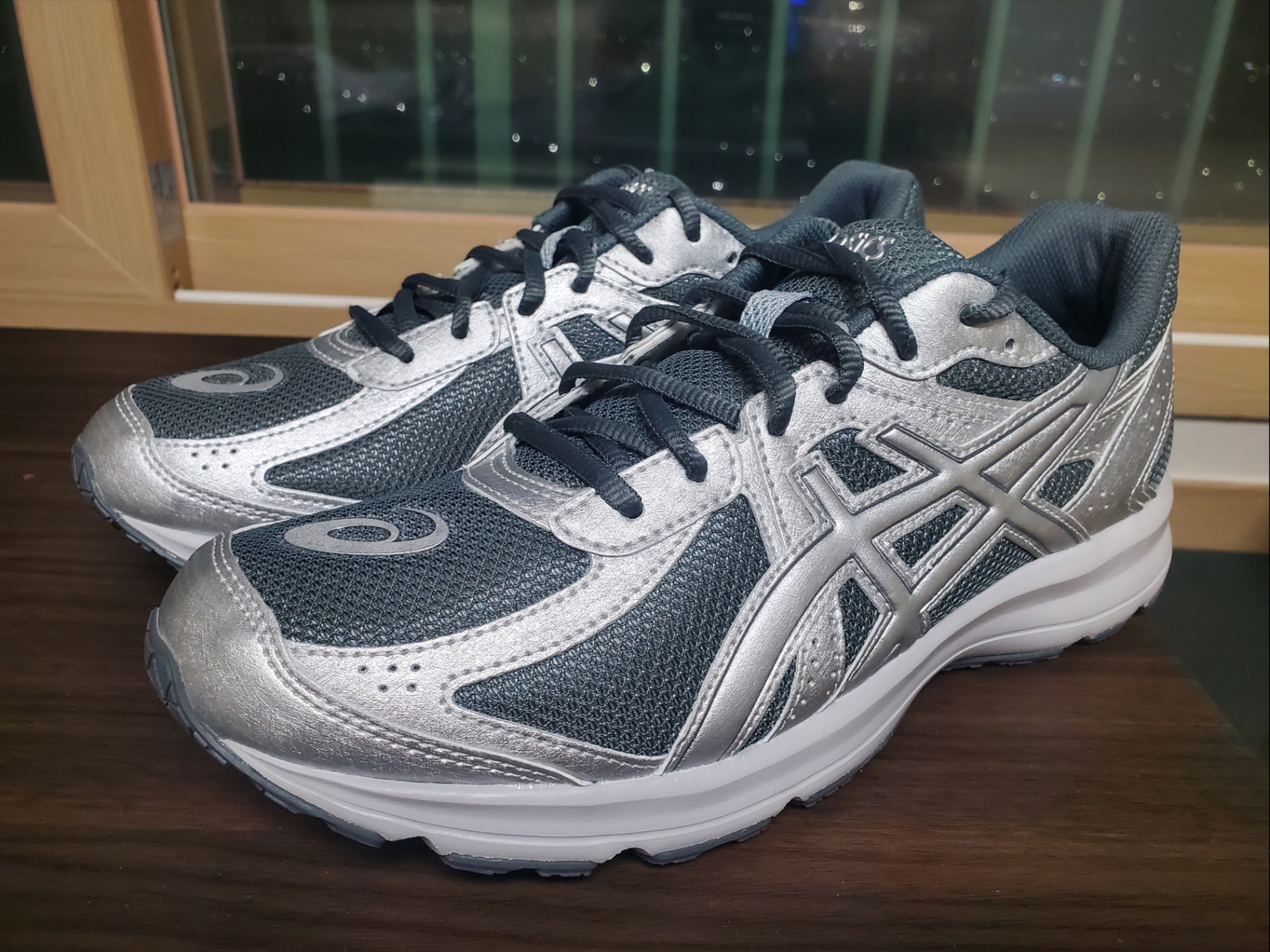 Asics Jog 100 S SMU Sheet Rock Pure Silver - 2E Wide 착용 스타일