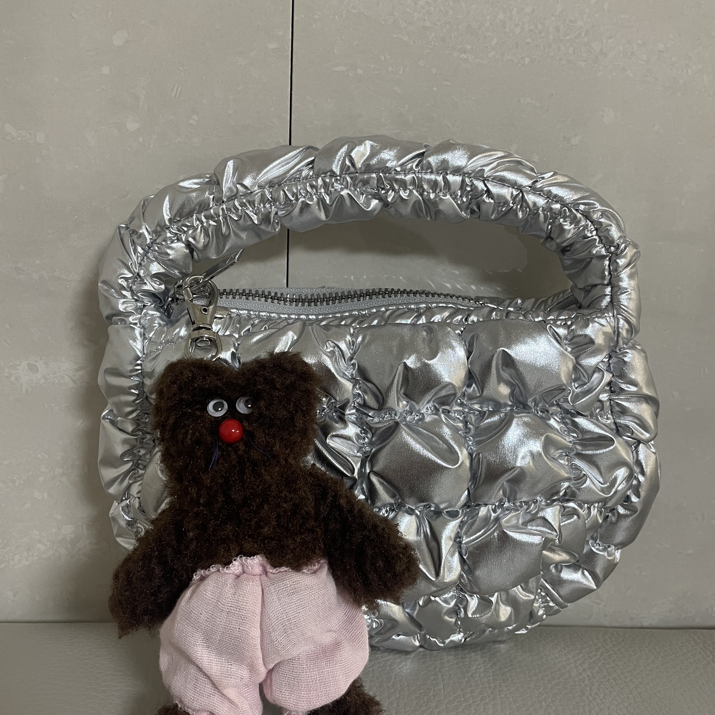 COS Quilted Micro Bag Silver 착용 스타일