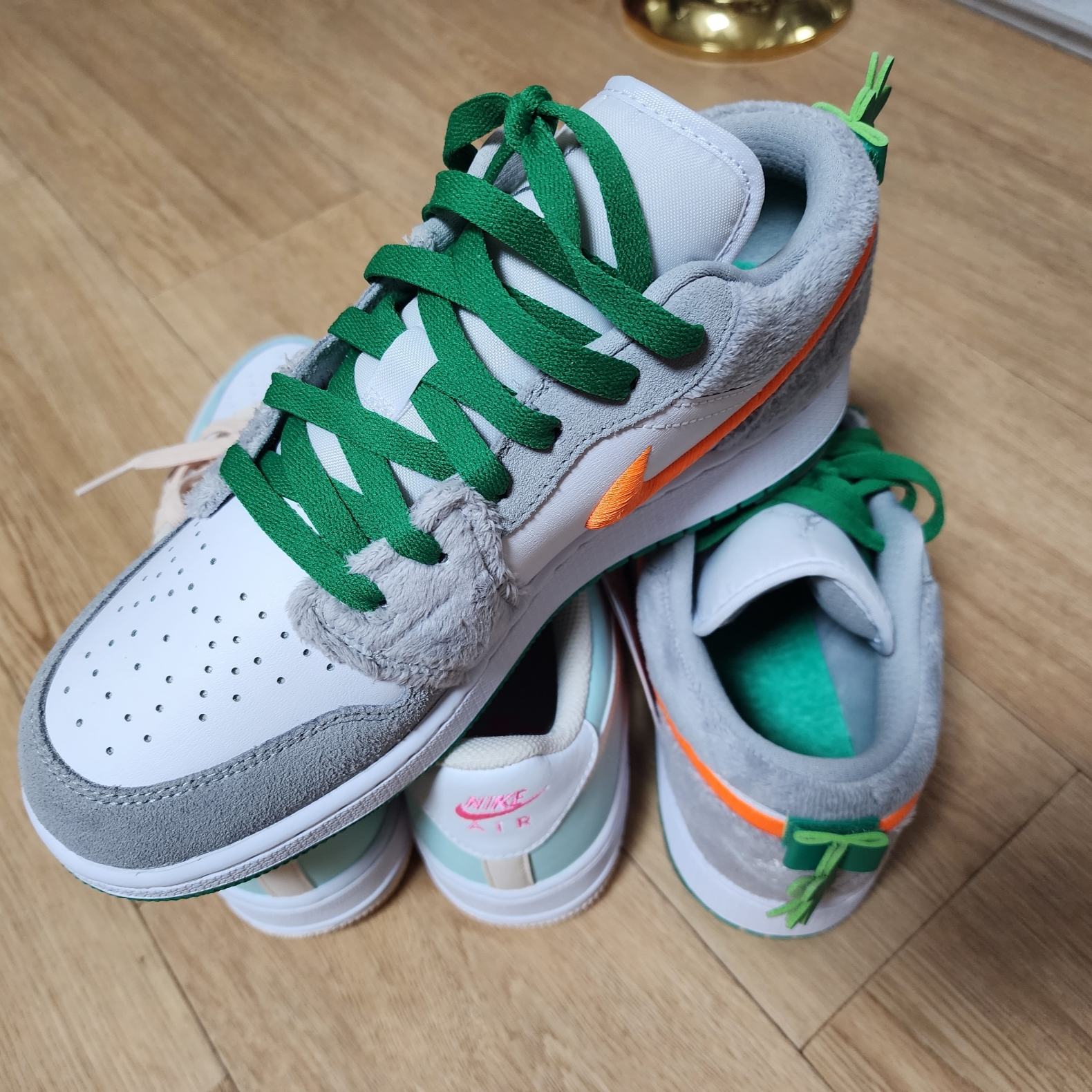 (GS) Jordan 1 Low SE Rabbit, (GS) Nike Air Force 1 Jade Ice White 착용 스타일 - 5