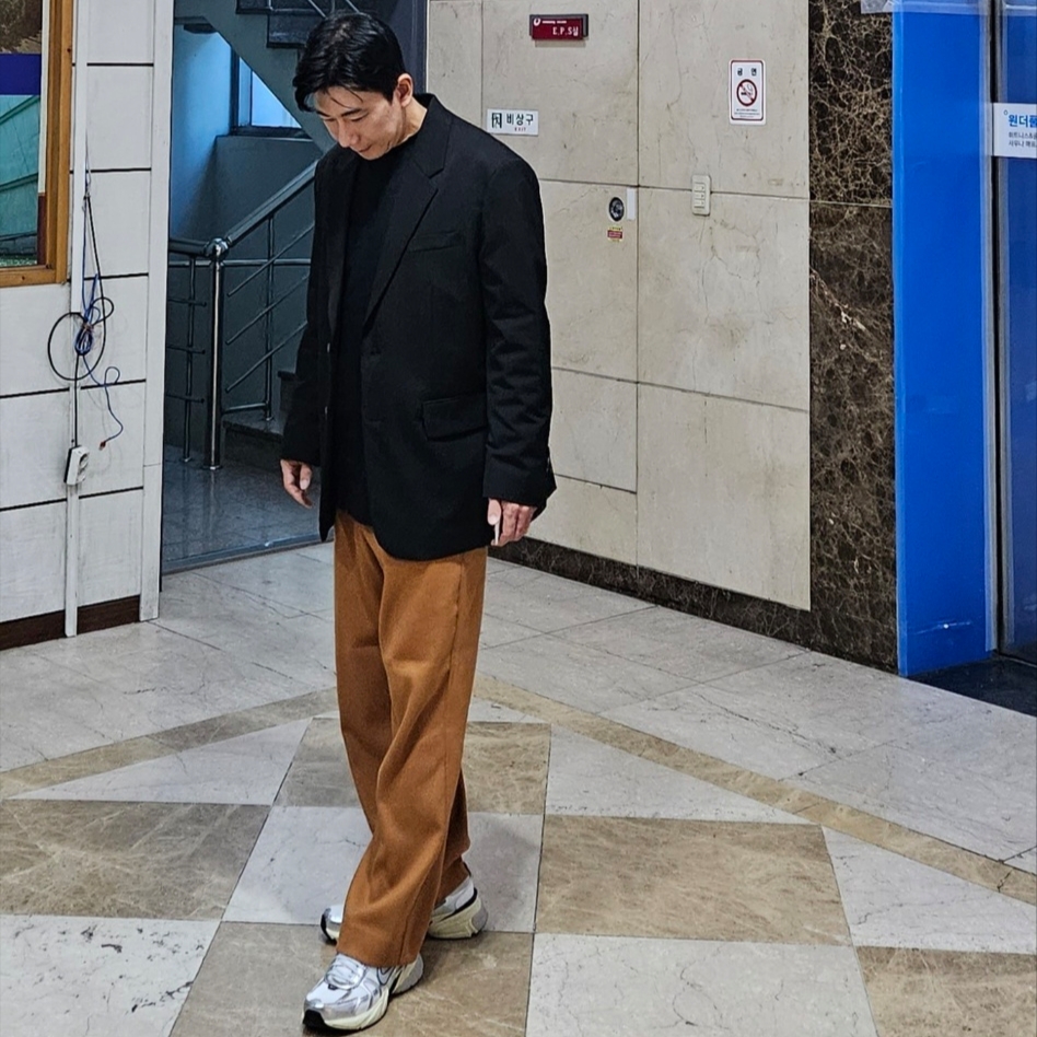 Nike V2K Run Summit White Metallic Silver 착용 스타일