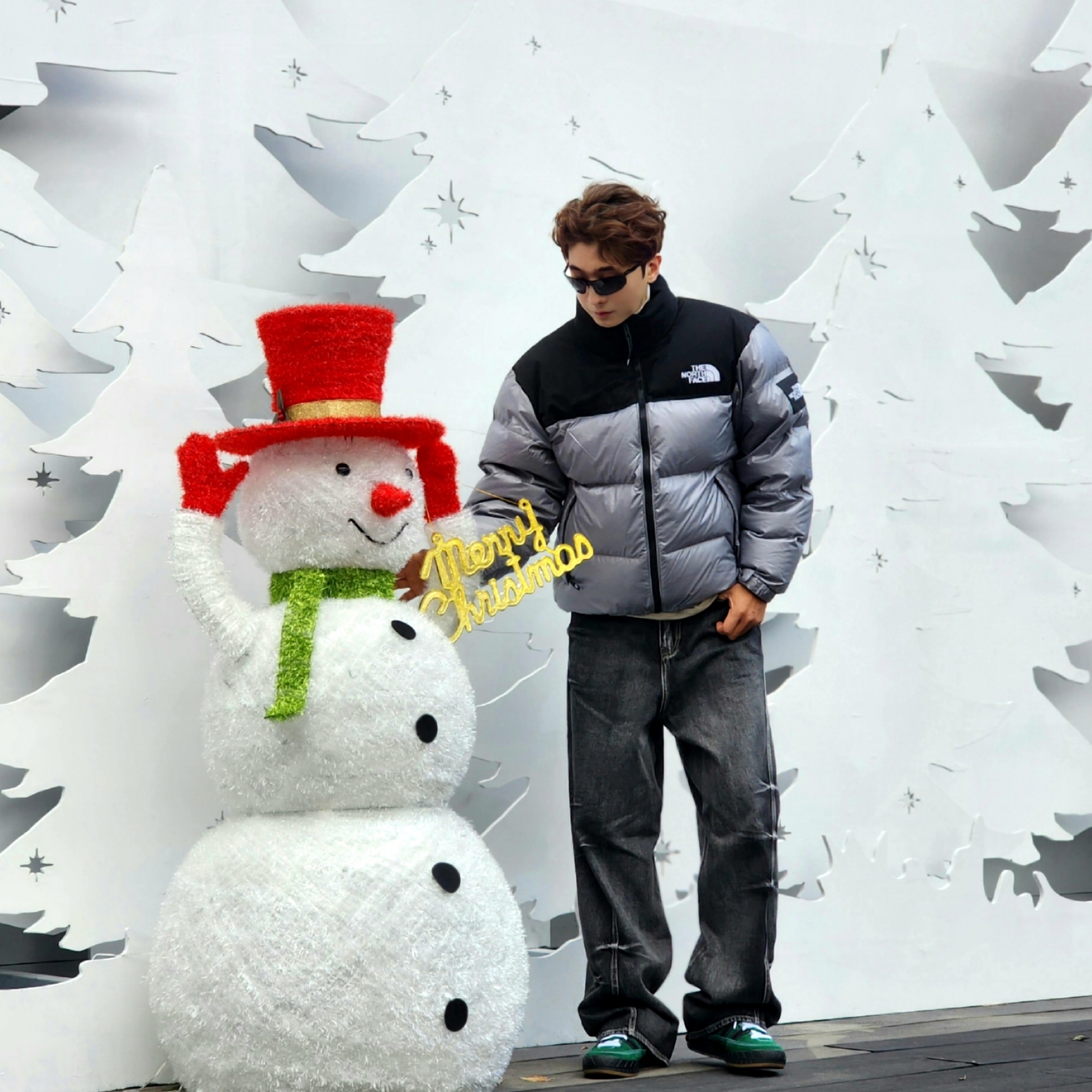 Adidas x YNuK Adimatic Dark Green Core Black, The North Face White Label Novelty Nuptse Down Jacket Heather Gray 착용 스타일 - 4