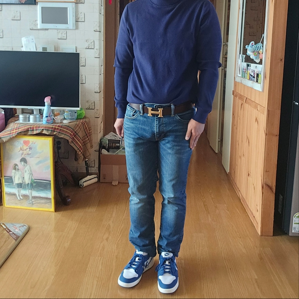 Jordan 1 KO Low White Dark Royal Blue 착용 스타일