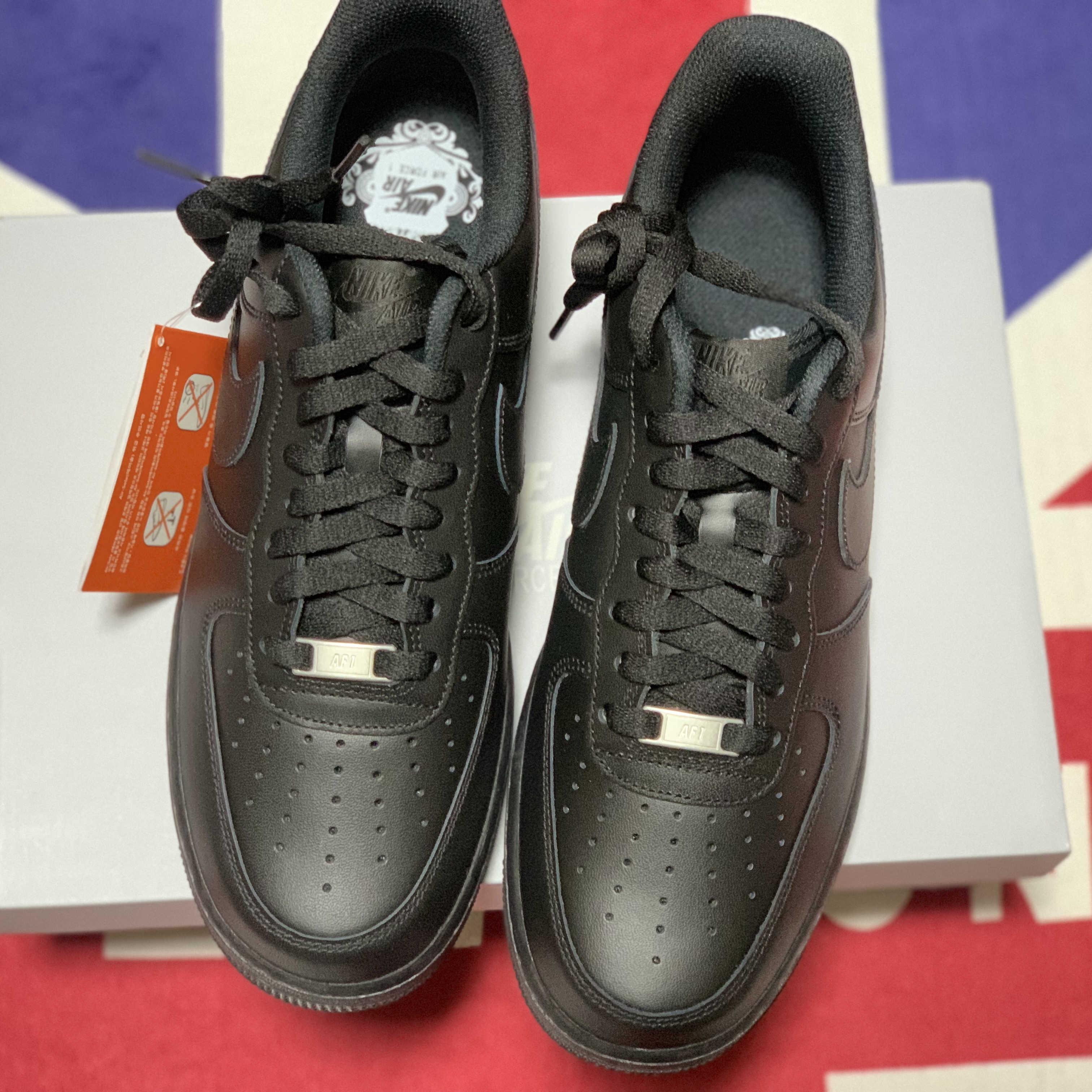 Nike Air Force 1 '07 Low Triple Black 착용 스타일