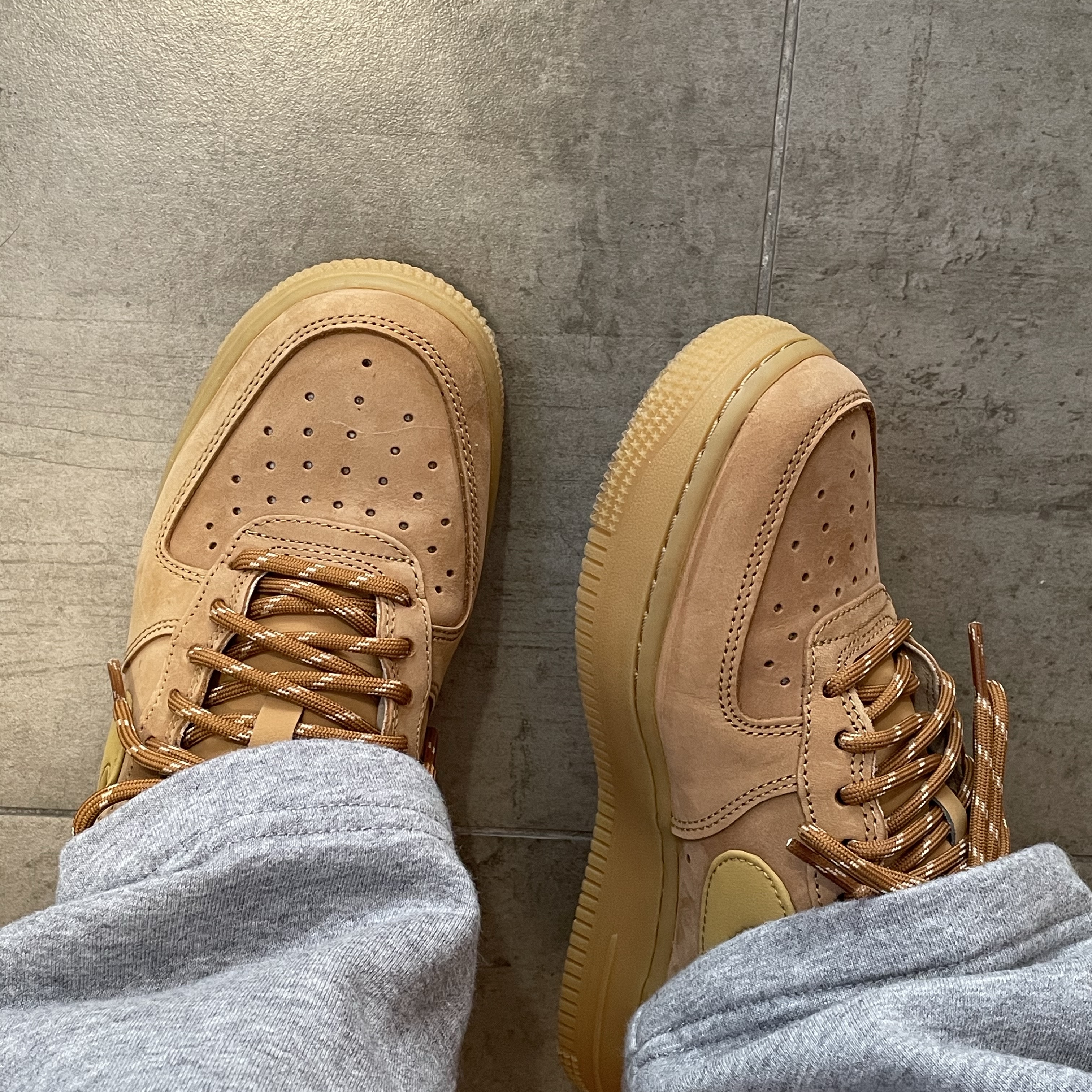 Nike Air Force 1 '07 WB Flax 착용 스타일