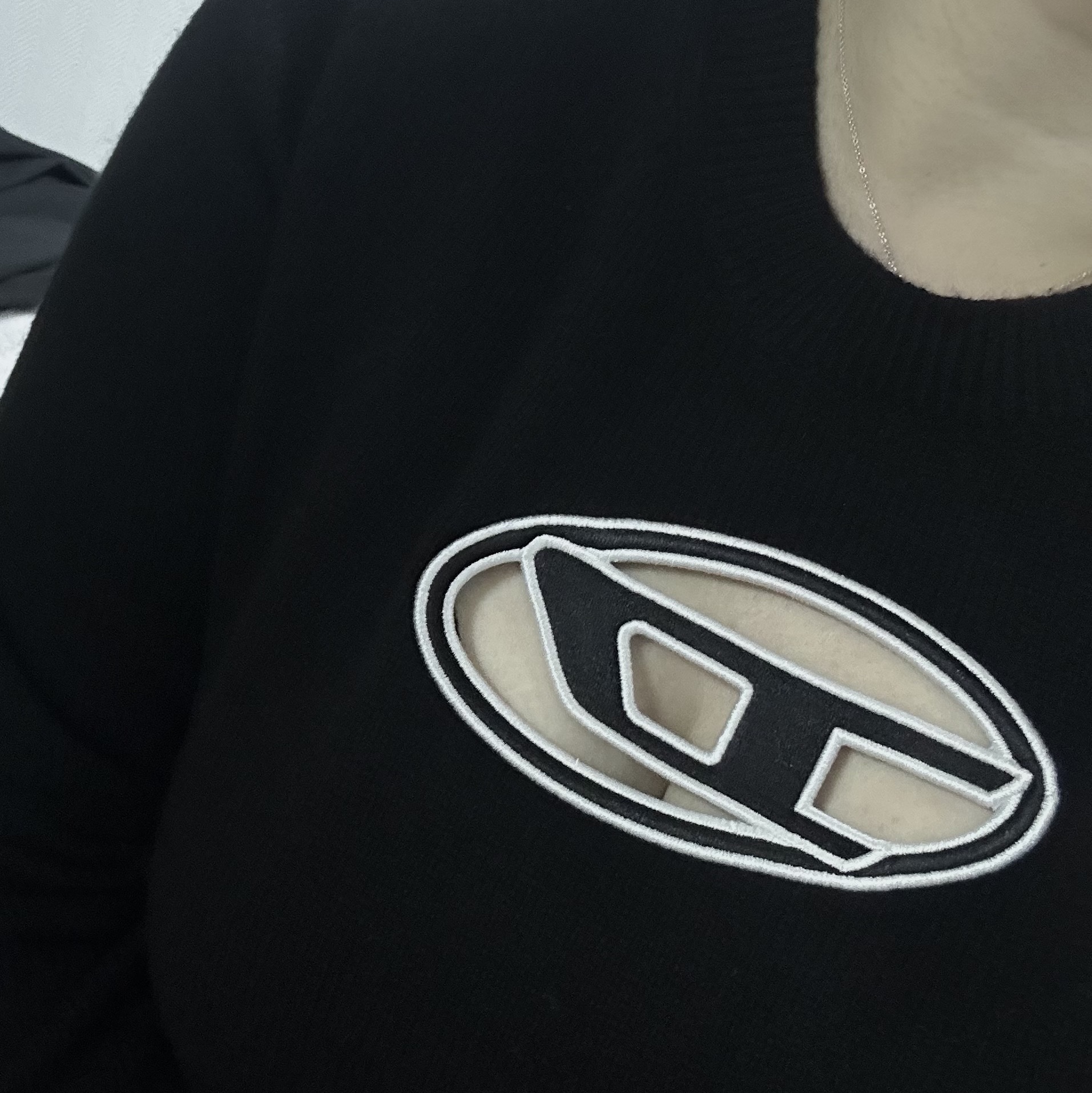 (W) Diesel M-Areesa Jumper with Embroidered Cut-Out Logo Knit Black 착용 스타일