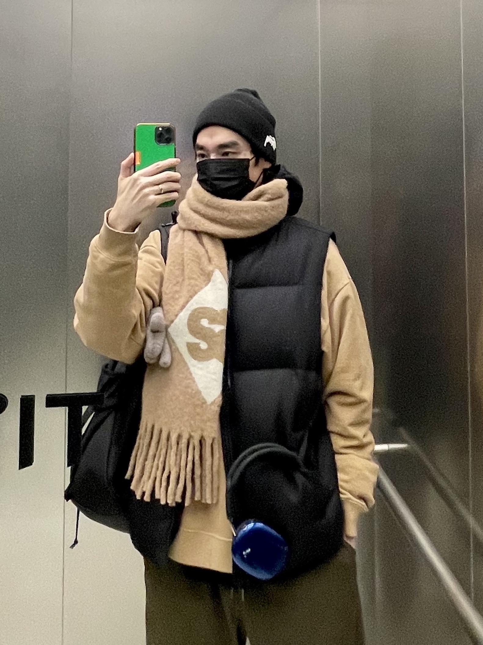 Supreme Backpack Black - 23FW, Ader Error Standic AirPods Max Case Z-Blue 착용 스타일 - 6
