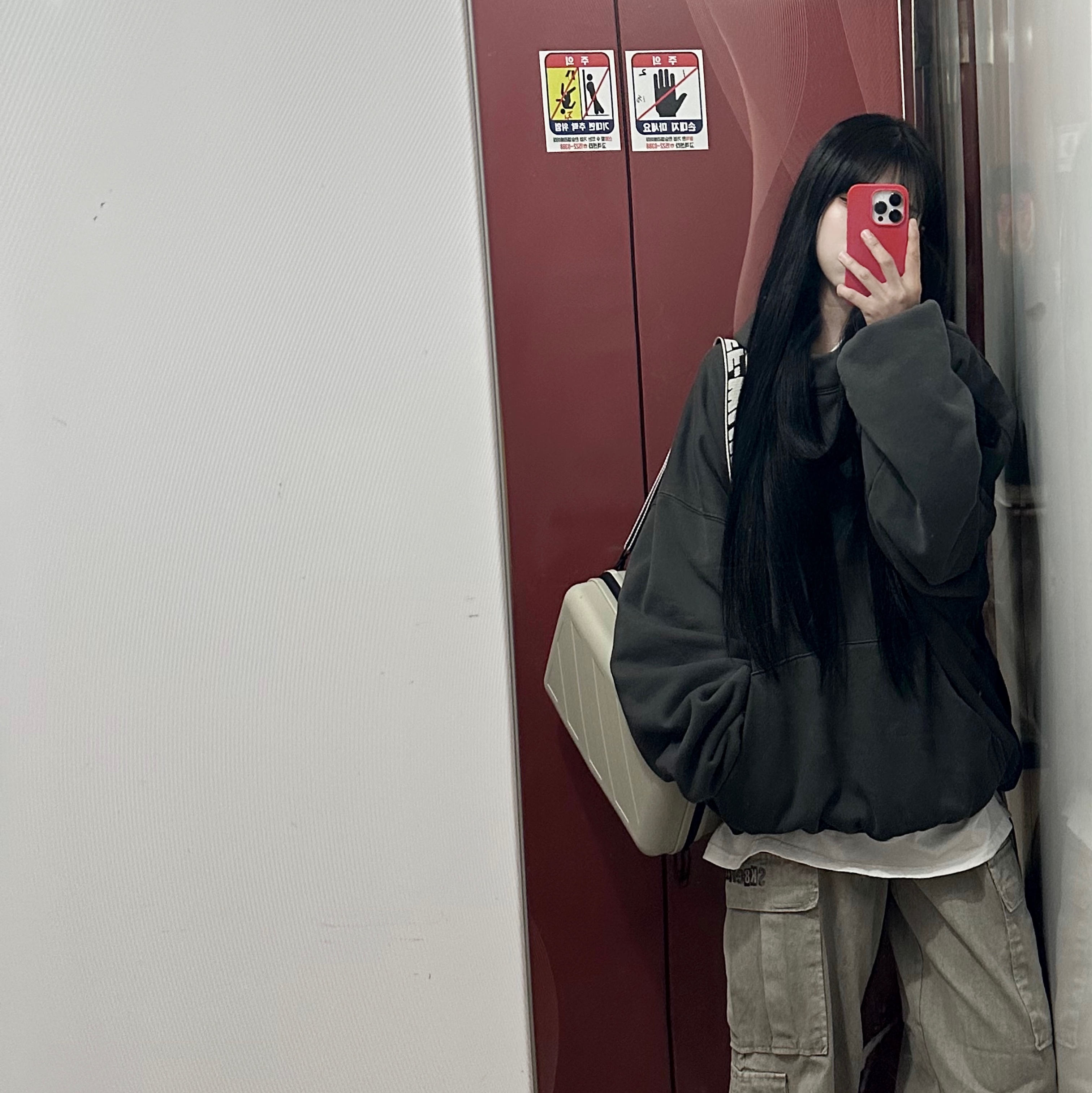 Yeezy Gap Engineered By Balenciaga Dove Hoodie Black, Off-White x Amore Pacific Protection Box (Without Cosmetics) 착용 스타일