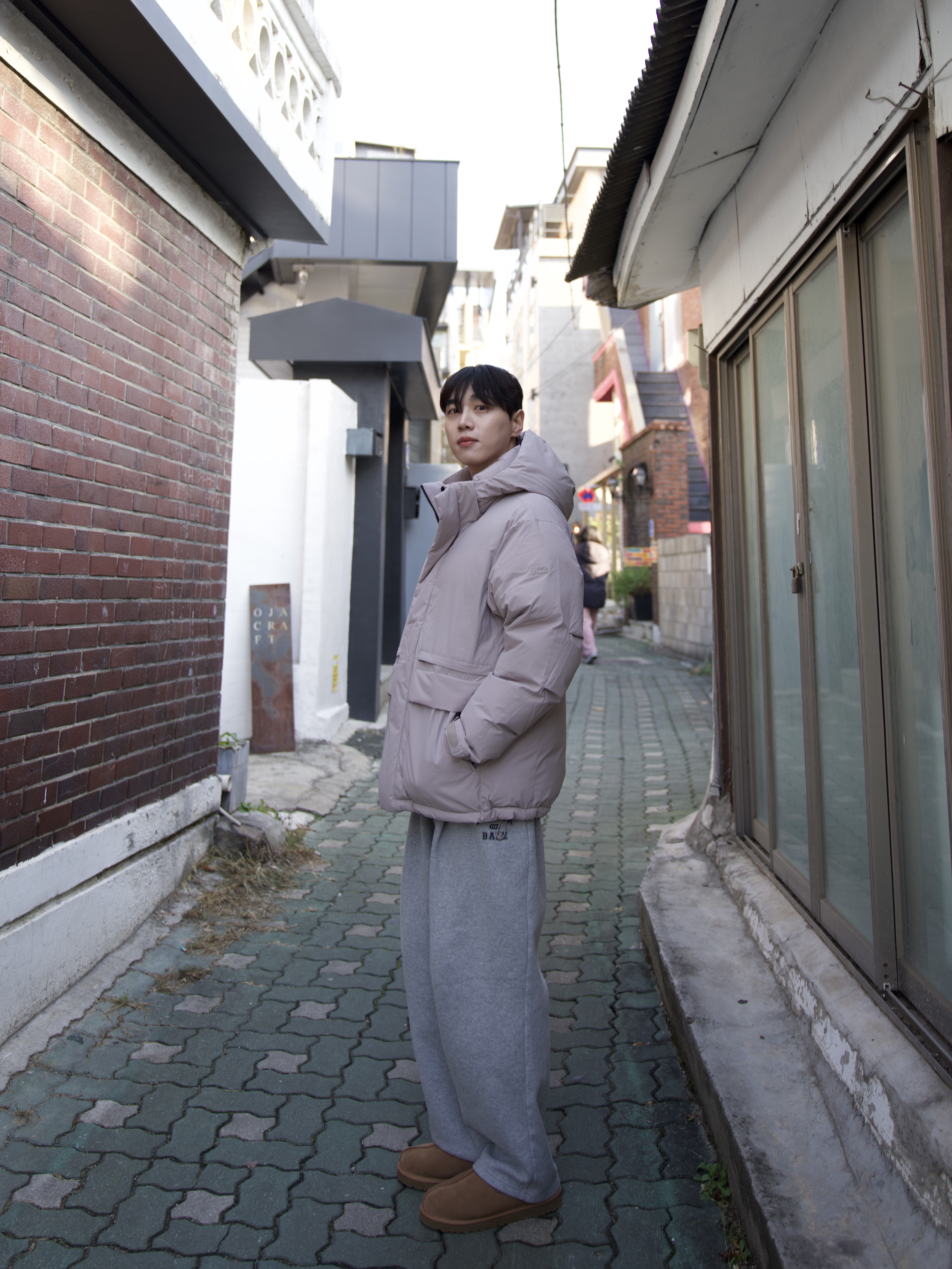 UGG Tasman Slipper Chestnut 착용 스타일 - 1