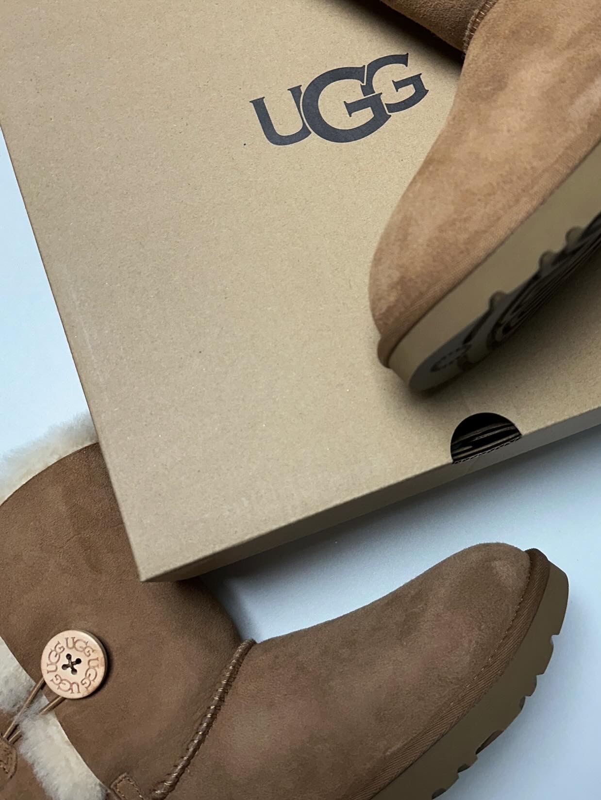 (W) UGG Bailey Button II Boots Chestnut 착용 스타일 - 2