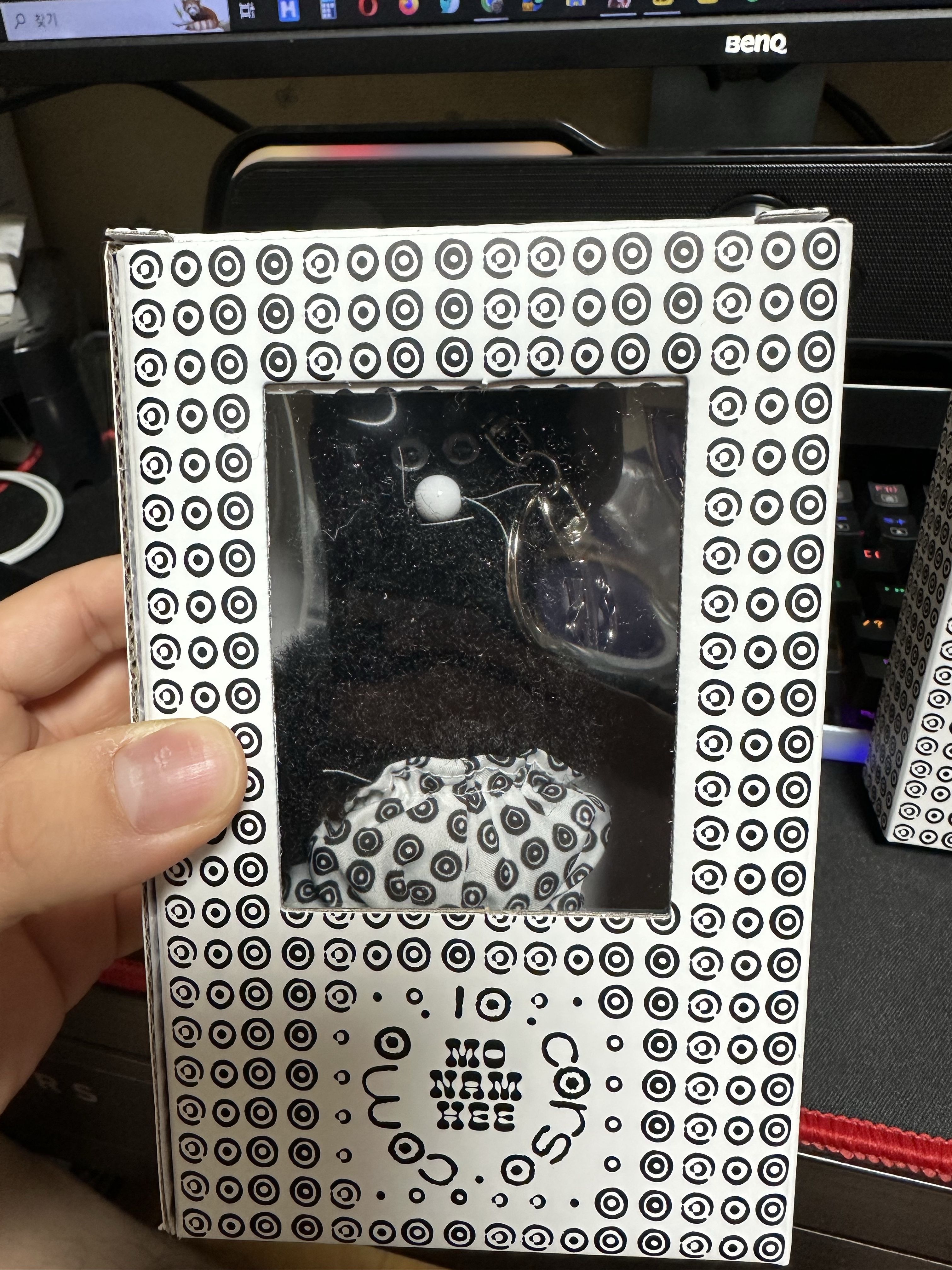 Monamhee x 10 Corso Como Bianco Keyring Black 착용 스타일