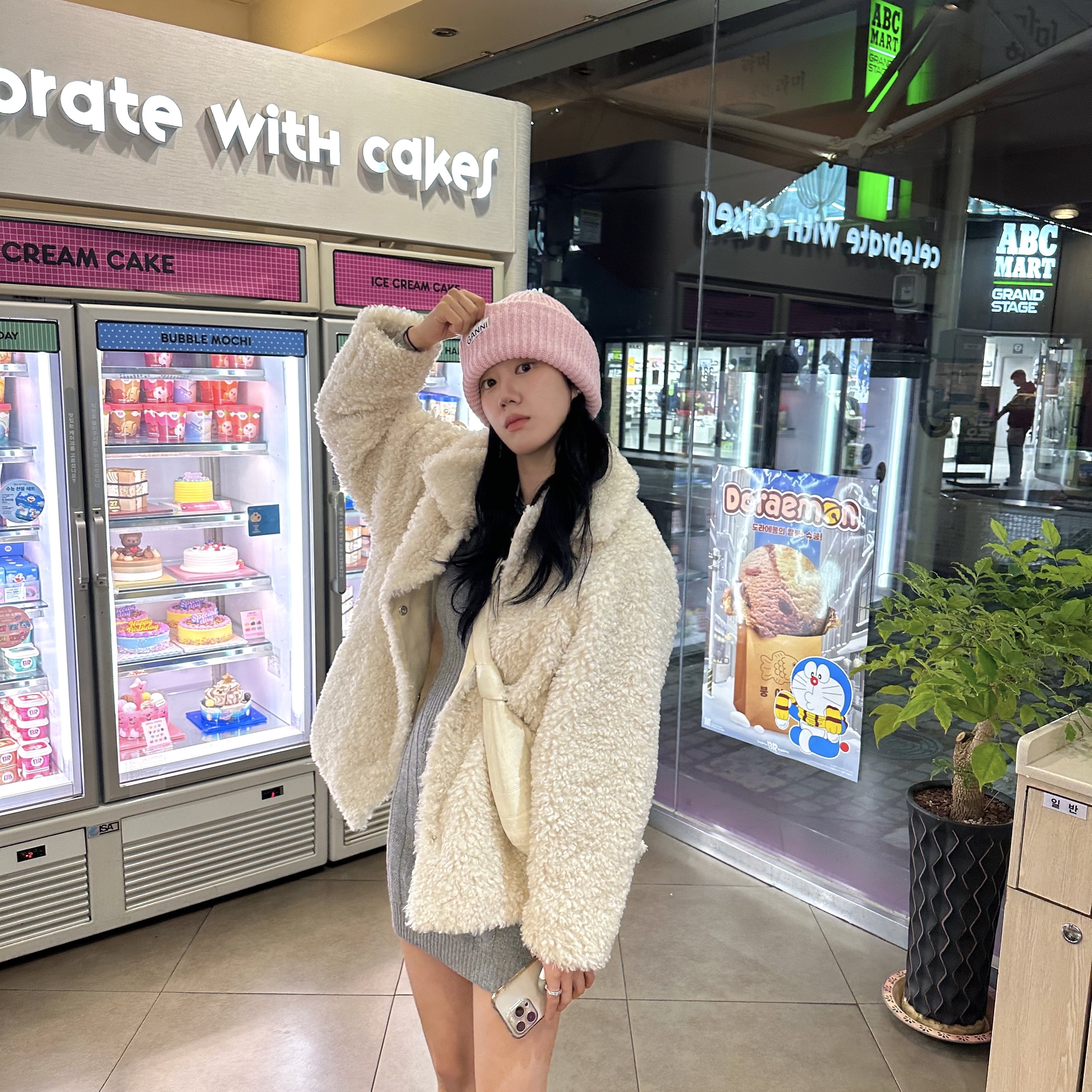 Ganni Wool Beanie Lilac Sachet, Lemaire Medium Croissant Bag Coated Cotton Dusty Mastic 착용 스타일 - 2