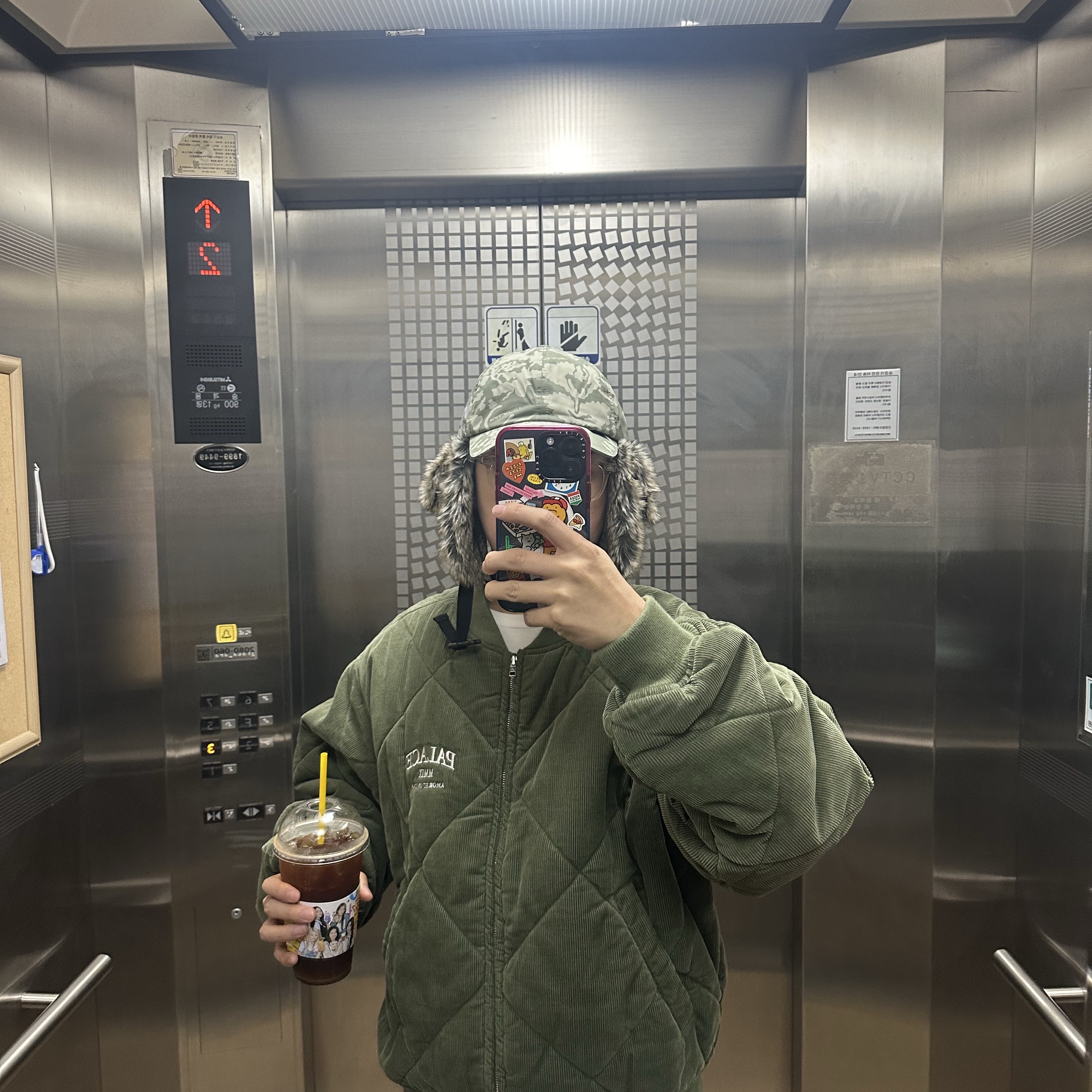 Palace Quilted Jacket The Deep Green - 23FW, Palace Gore-Tex Dog Ear 6-Panel Leaf DPM - 23FW 착용 스타일 - 1