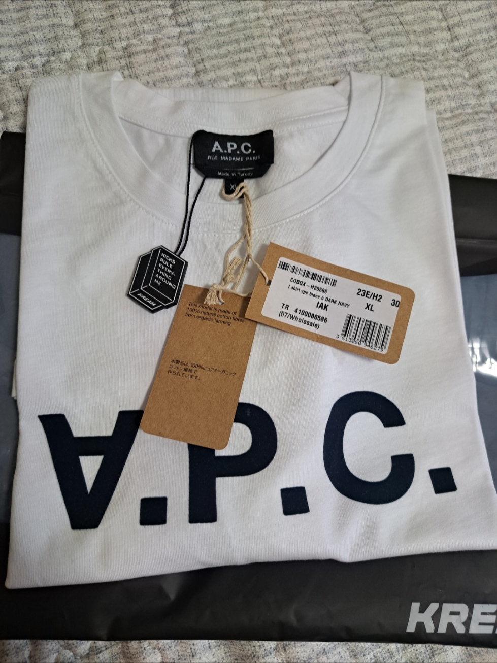 A.P.C. VPC T-Shirt White Dark Navy 착용 스타일