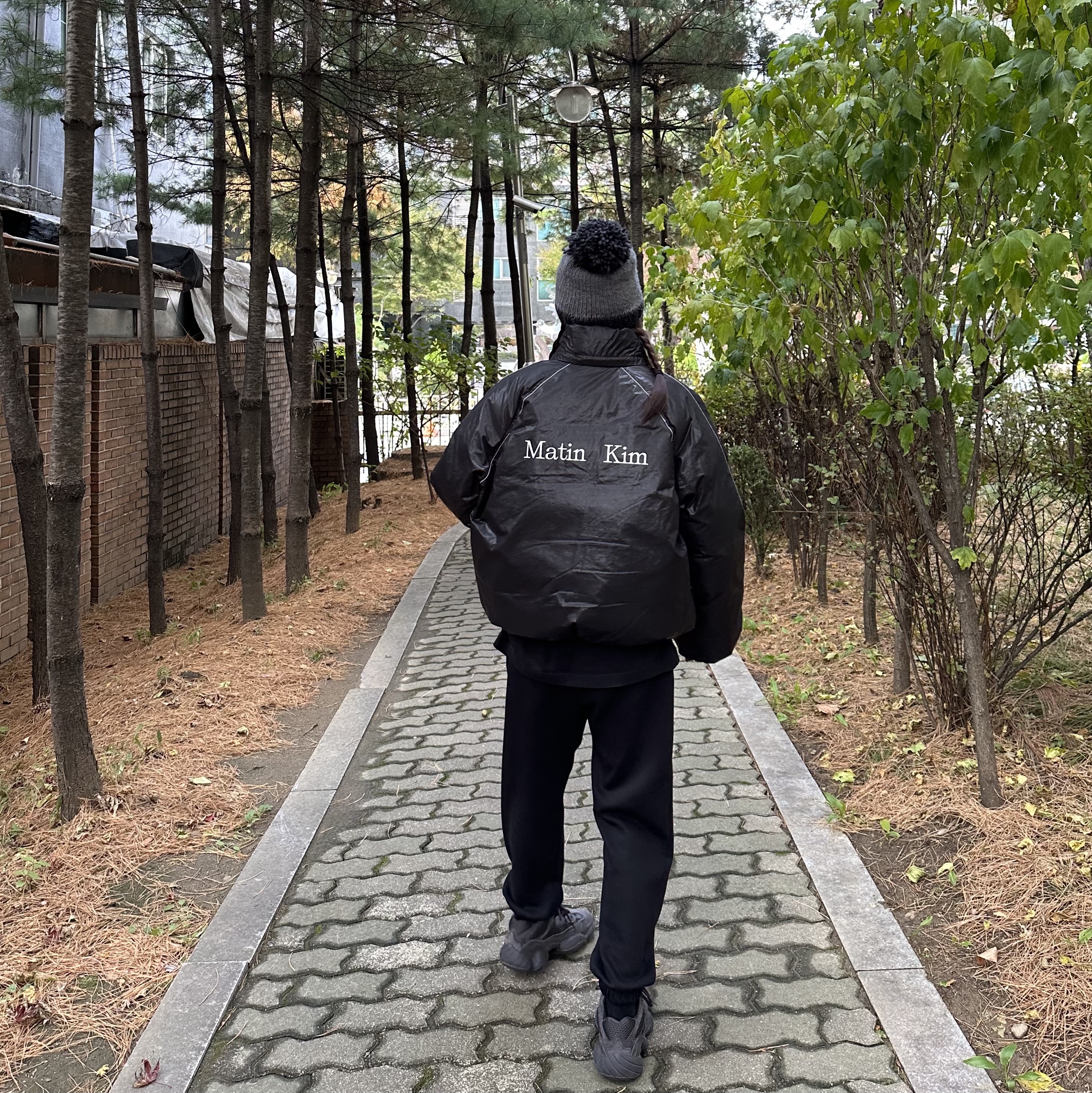 (W) Matin Kim Matin Logo Coating Down Jumper Black, Adidas Yeezy 500 Utility Black 2022/2023 착용 스타일 - 2