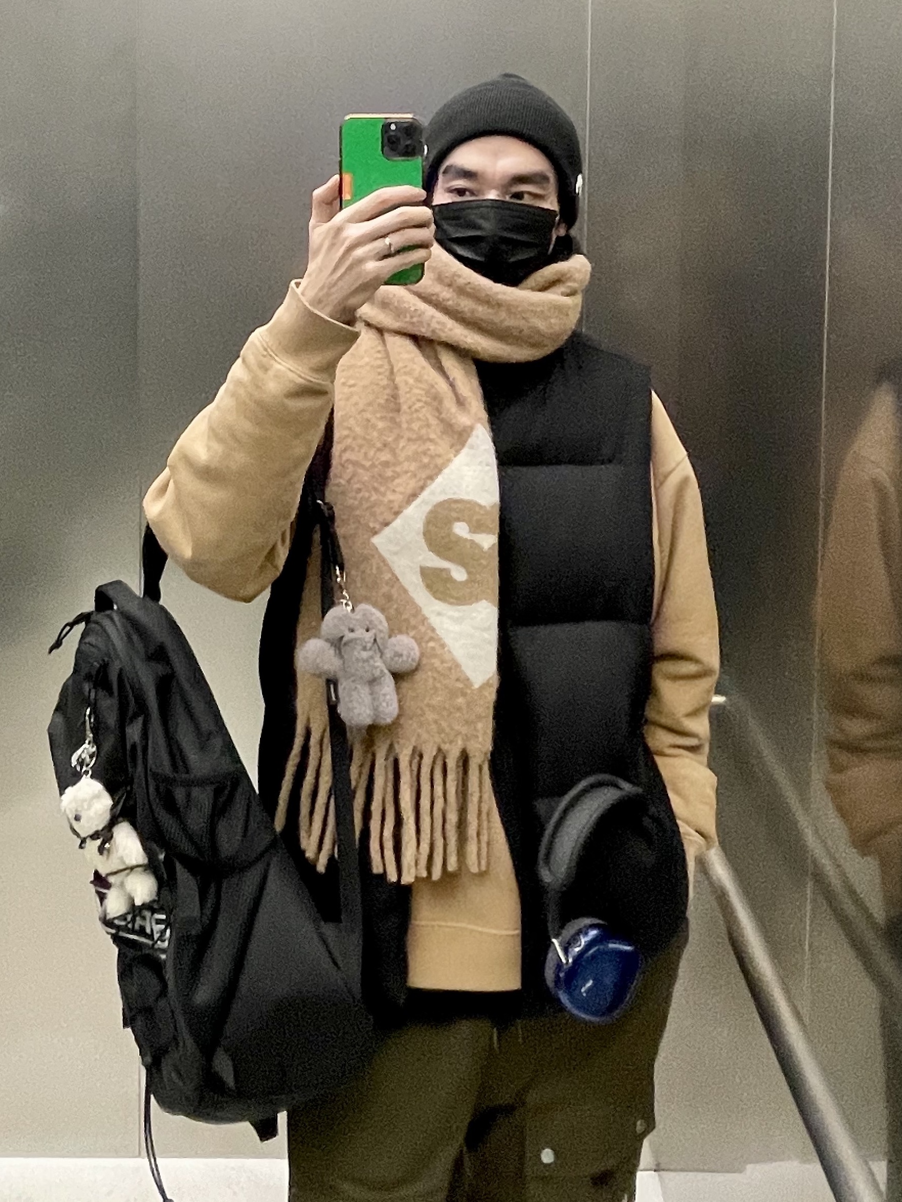 Supreme Backpack Black - 23FW, Ader Error Standic AirPods Max Case Z-Blue 착용 스타일 - 1