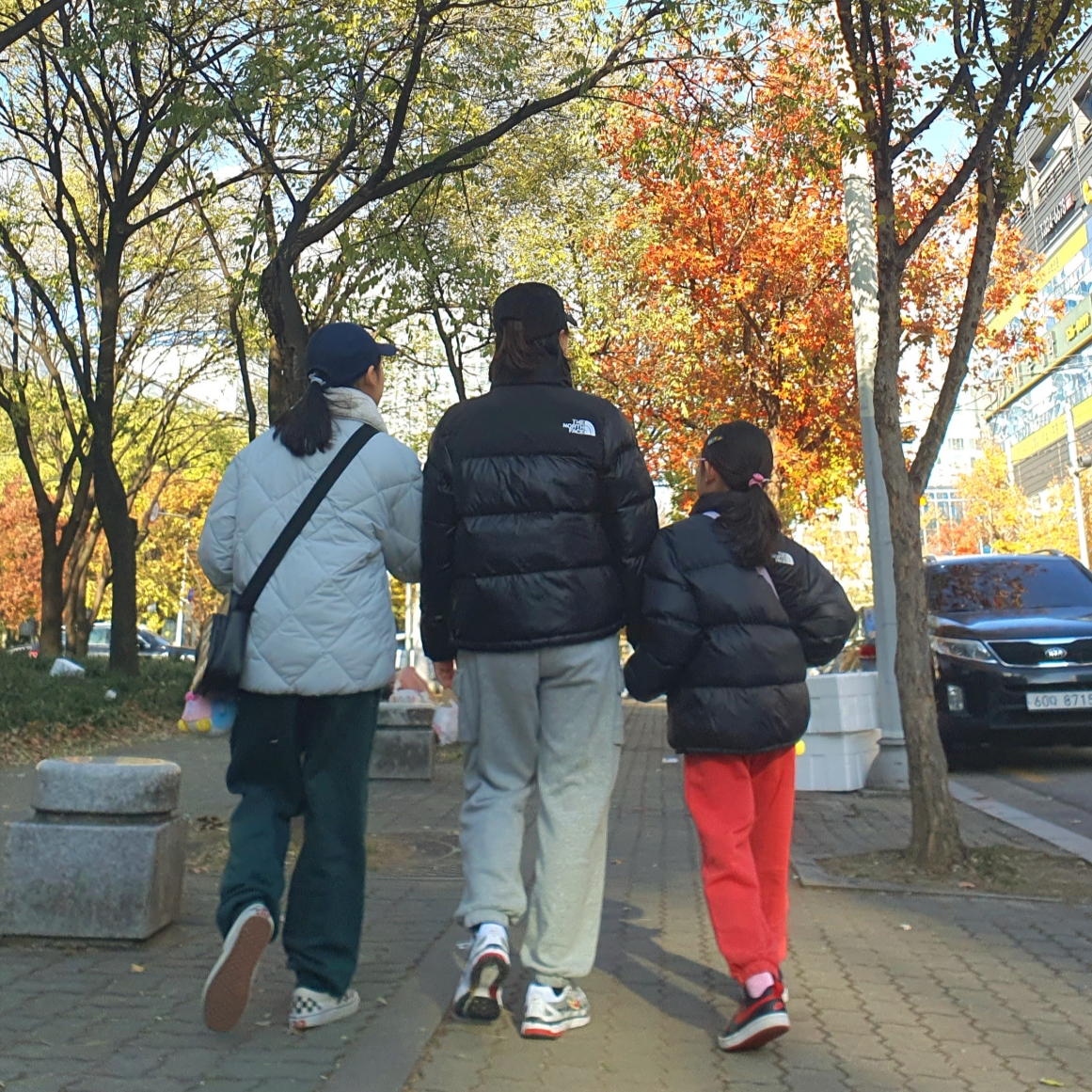 The North Face Nuptse Hybrid Down Ball Jacket Black, (Kids) The North Face 1996 Eco Nuptse Down Jacket Black 착용 스타일 - 4