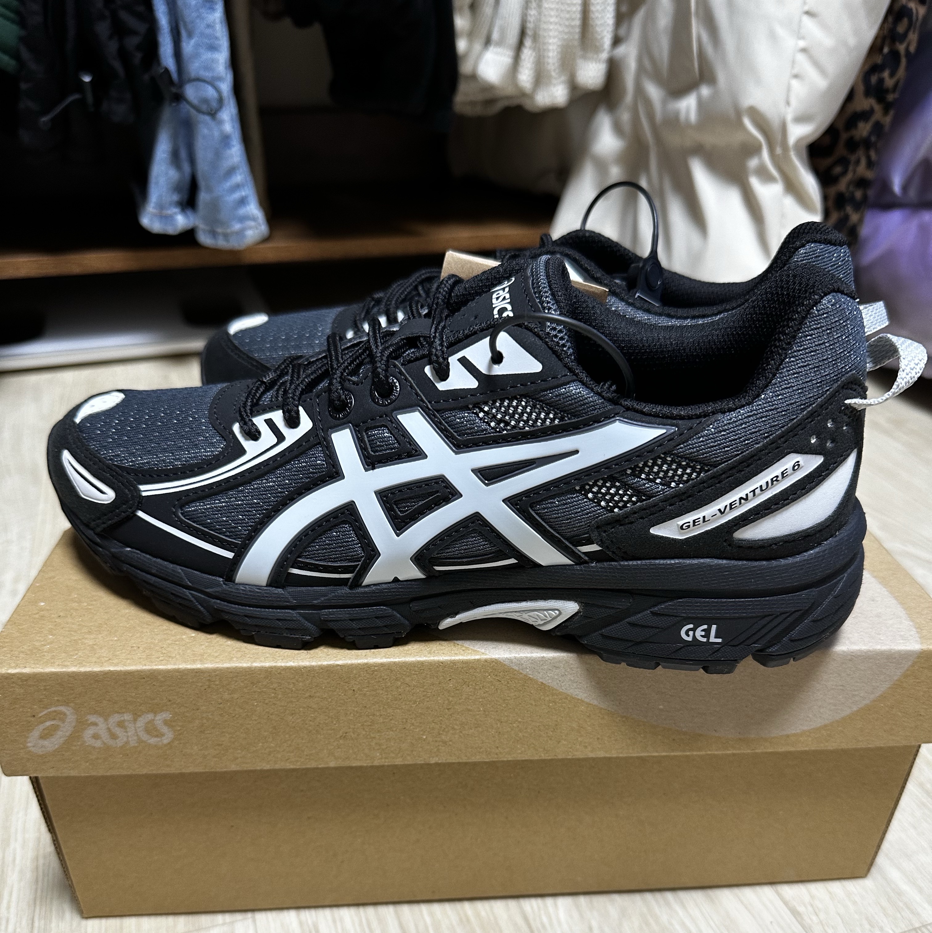 Asics Gel-Venture 6 Carrier Grey 착용 스타일