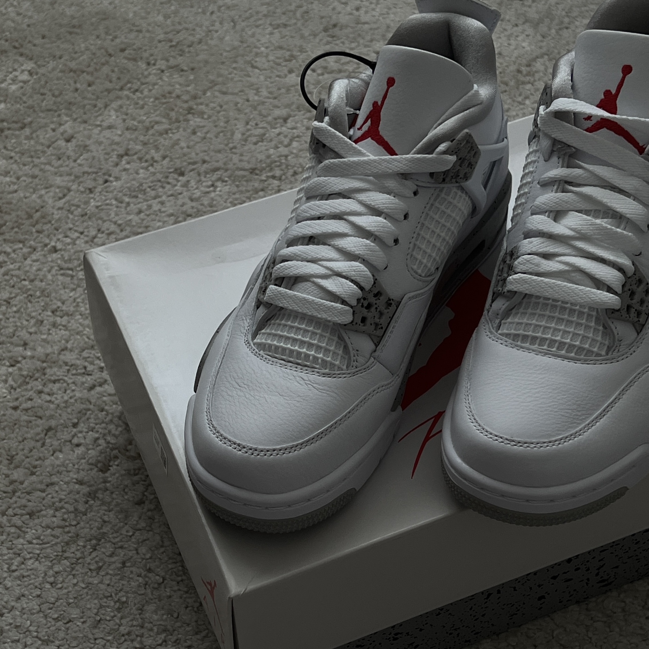 Jordan 4 Retro Tech White 착용 스타일