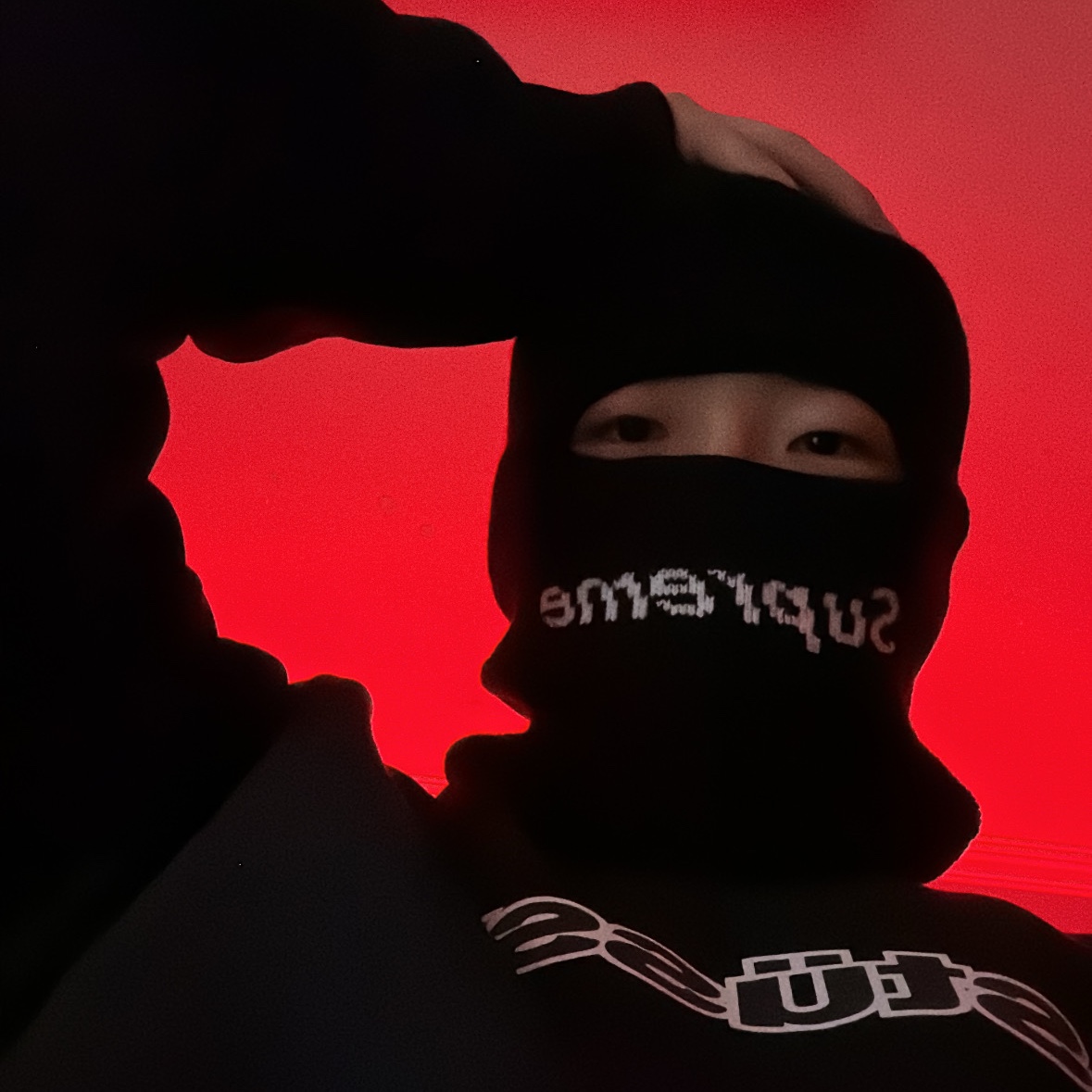 Supreme New Era Box Logo Balaclava Black - 22FW, Stussy SS Link Crew Black 착용 스타일