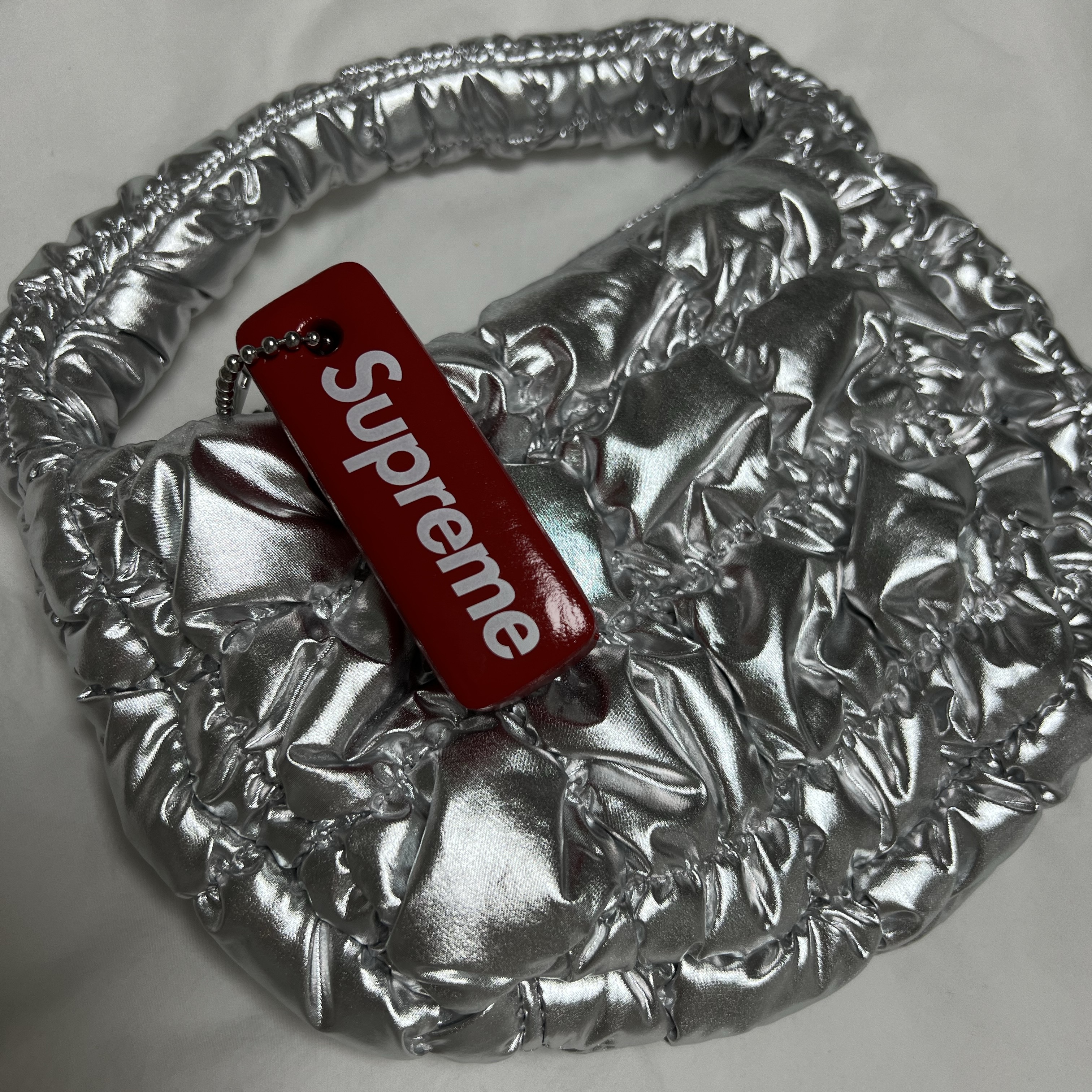 COS Quilted Micro Bag Silver, Supreme Floating Keychain Red - 23FW 착용 스타일
