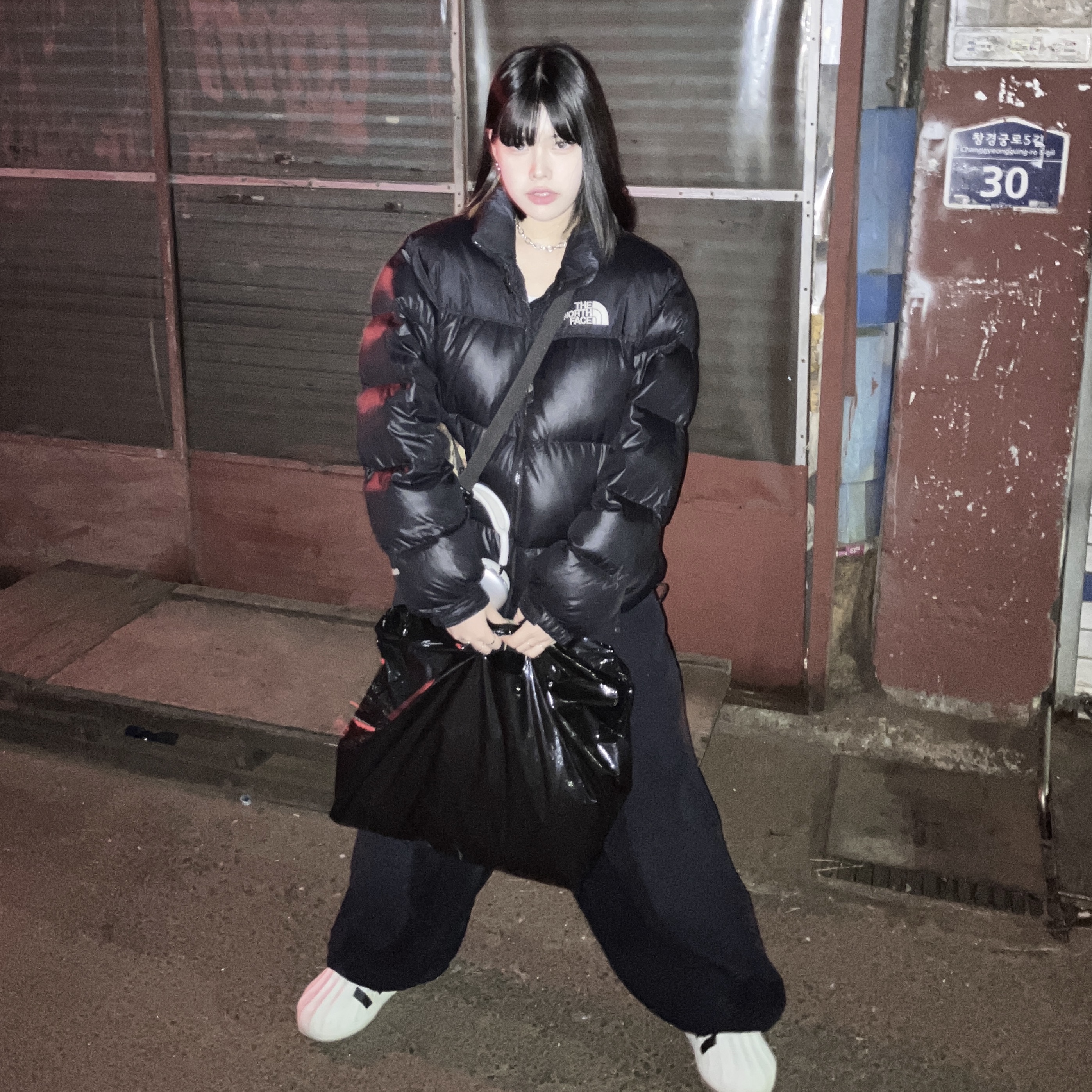(W) The North Face Nuptse On Ball Jacket Real Black, Adidas Adifom Superstar Core White 착용 스타일 - 1