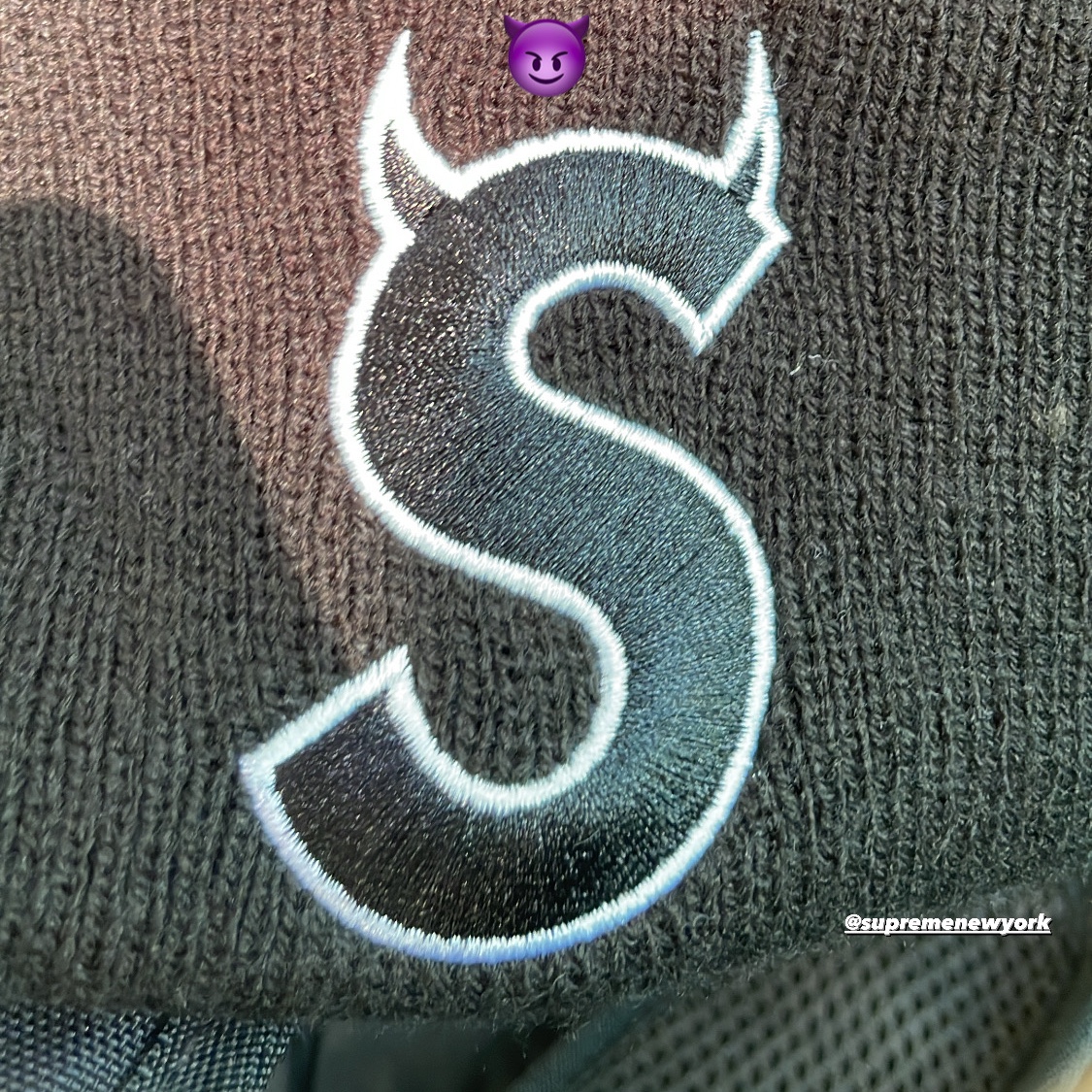 Supreme New Era S Logo Beanie Black - 22FW 착용 스타일