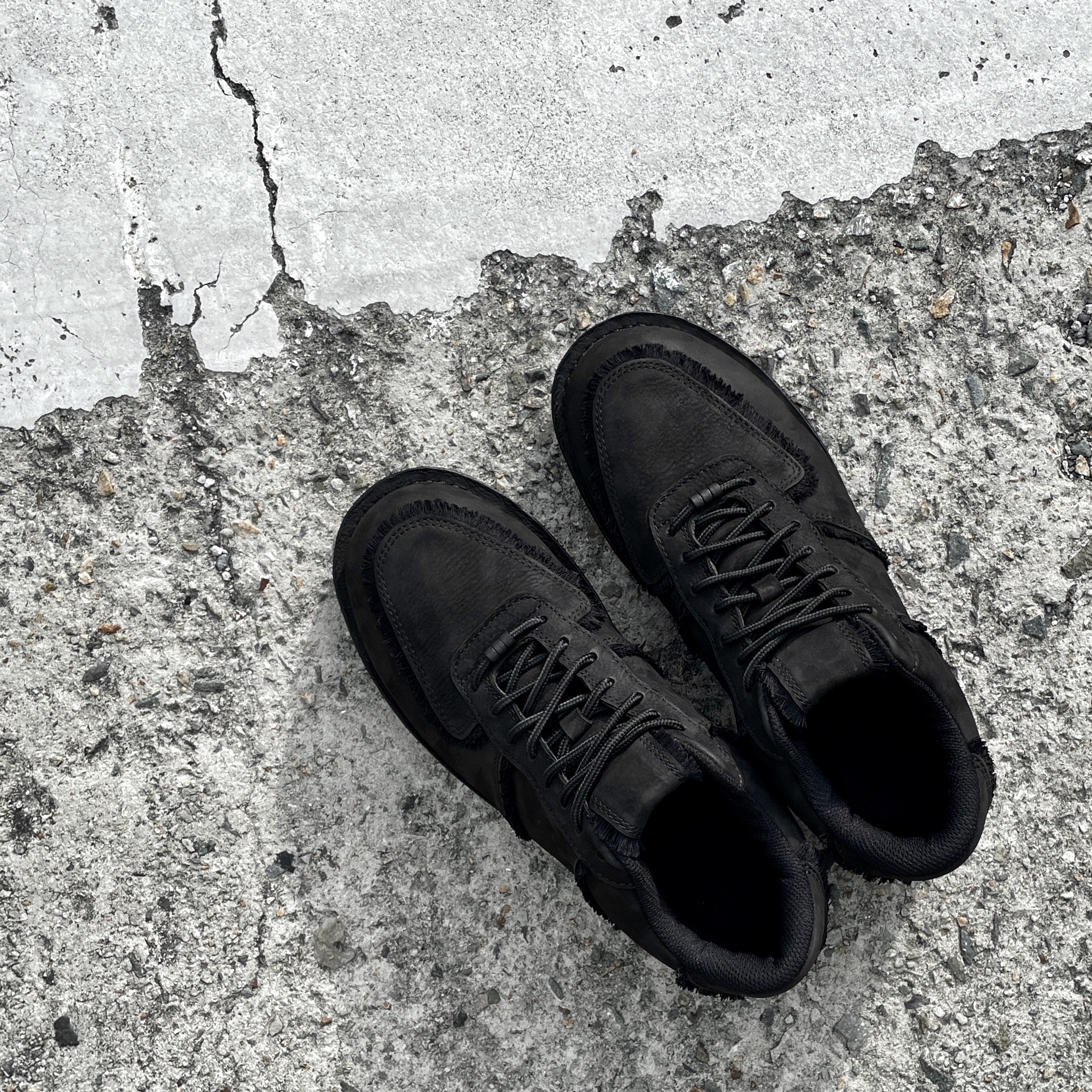 Nike Air Force 1 '07 Low Triple Black 착용 스타일 - 2