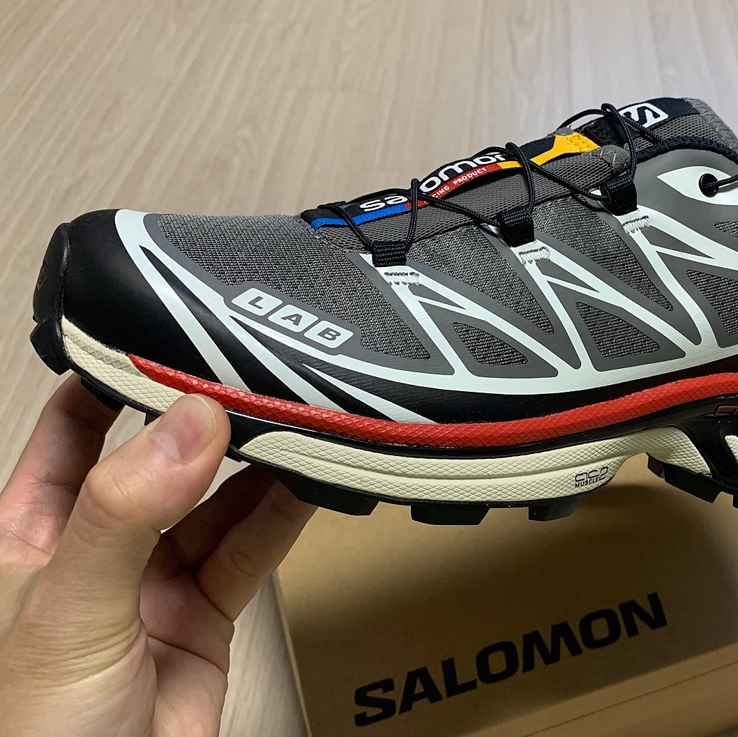 Salomon XT-6 Pewter Aurora Red 착용 스타일 - 2