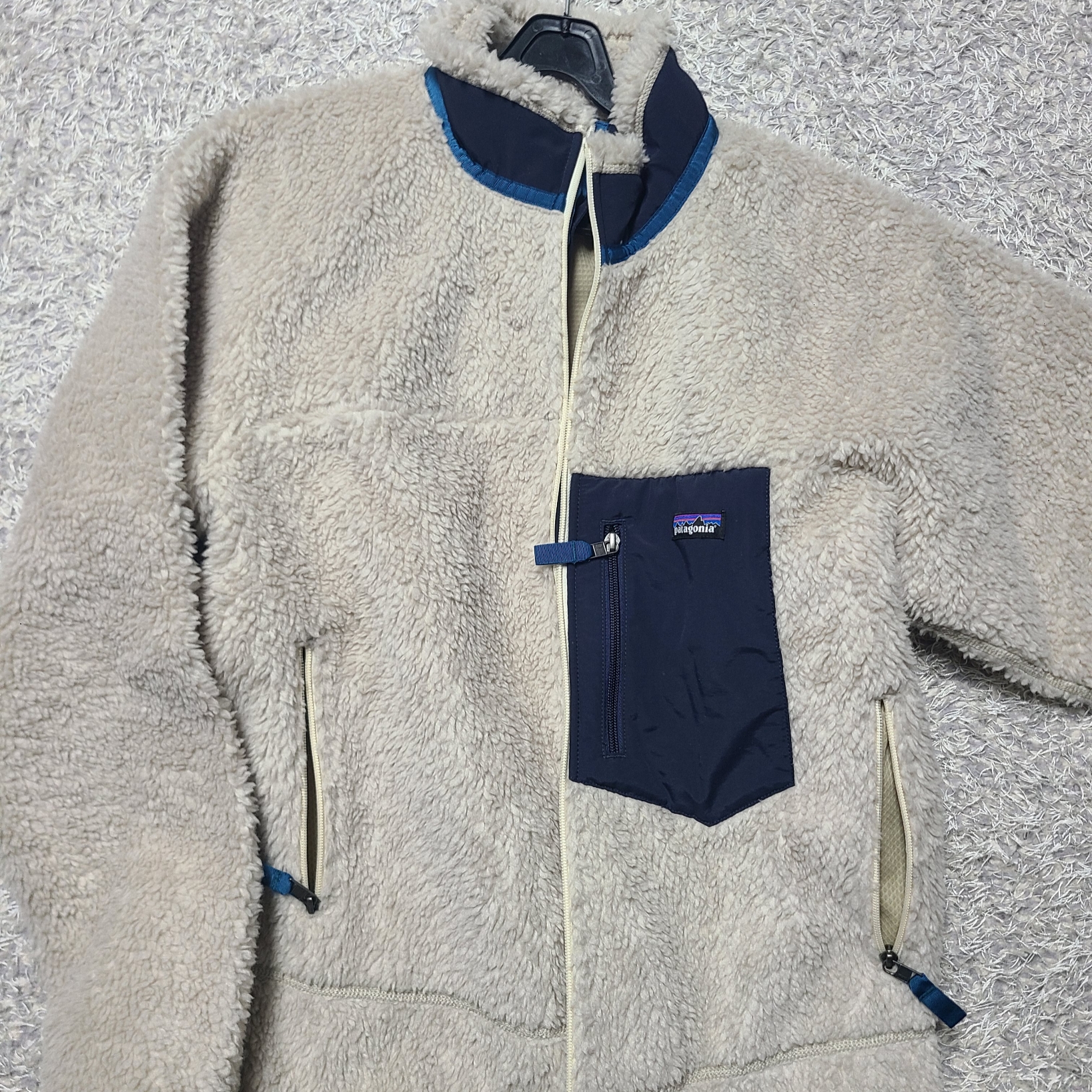 Patagonia Classic Retro-X Jacket Natural 착용 스타일 - 1
