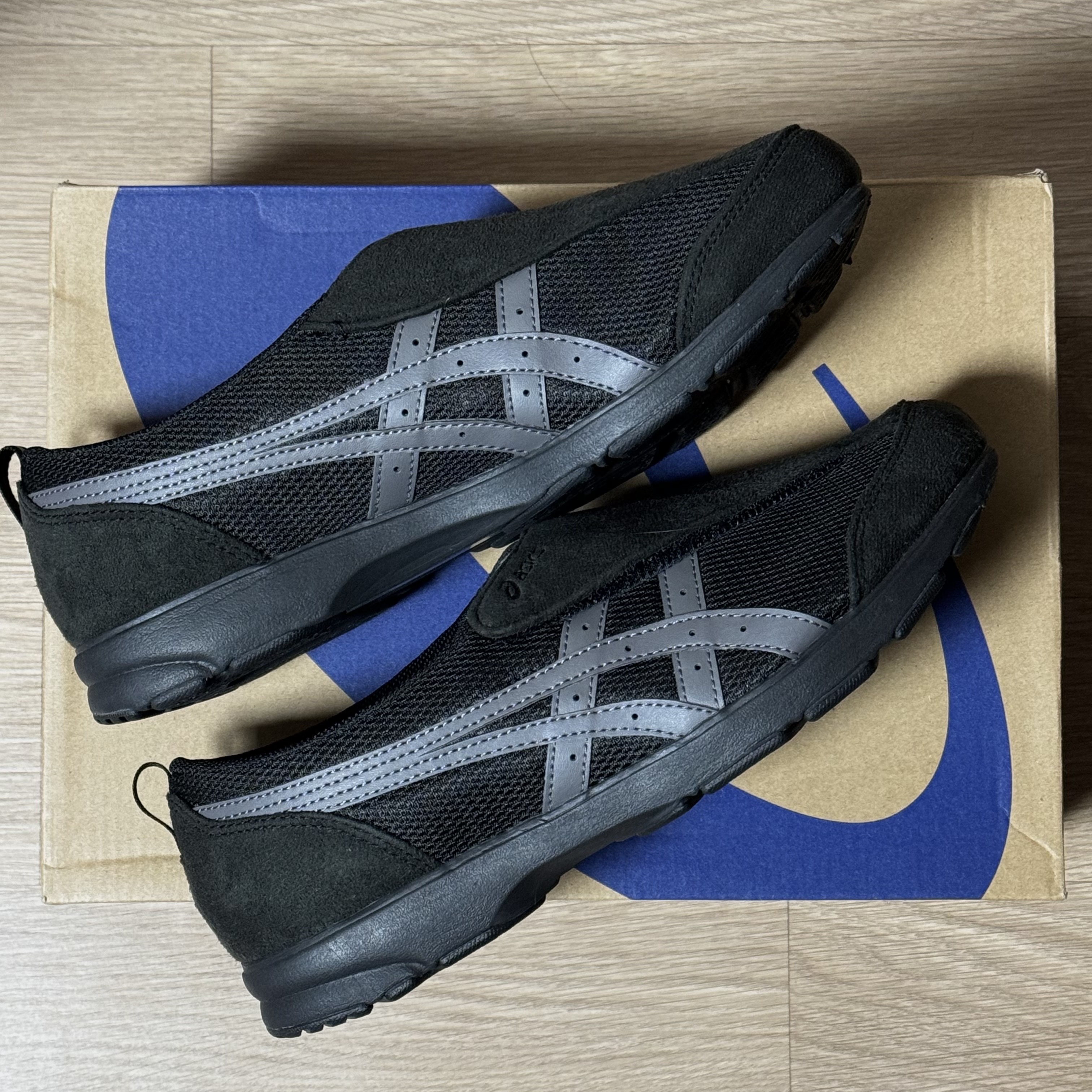Asics Life Walker 101 Black Charcoal Grey - 3E Wide 착용 스타일 - 1