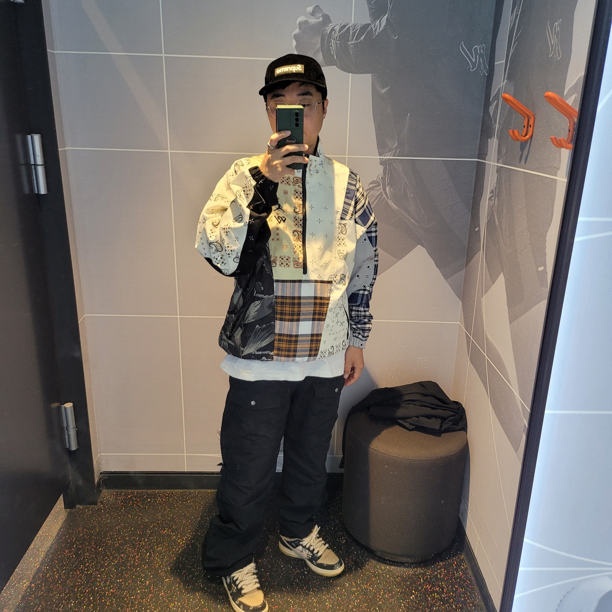 Nike x Travis Scott SB Dunk Low, Andersson Bell x Asics Cargo Pants Black 착용 스타일
