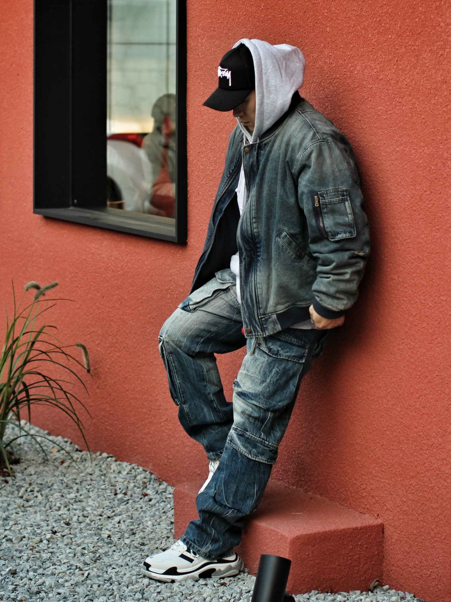 Stussy Corduroy Trucker Cap Black, Balenciaga x Adidas Triple S Sneakers White Black 착용 스타일 - 3