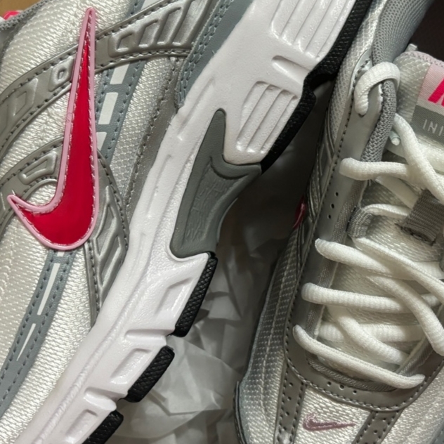 (W) Nike Initiator Cherry Metallic Silver 착용 스타일