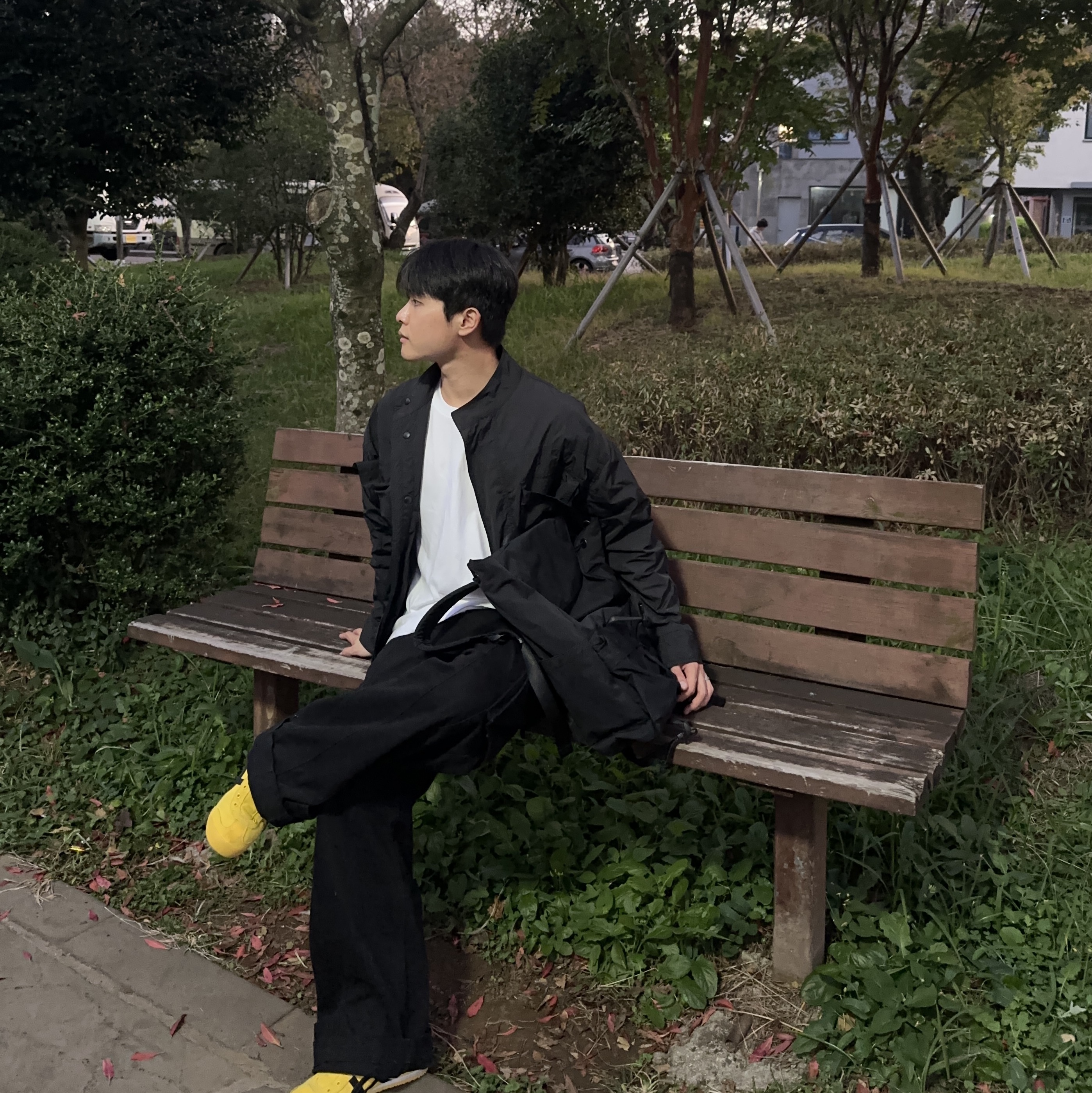 Onitsuka Tiger Mexico 66 Slip-On Yellow Black 착용 스타일