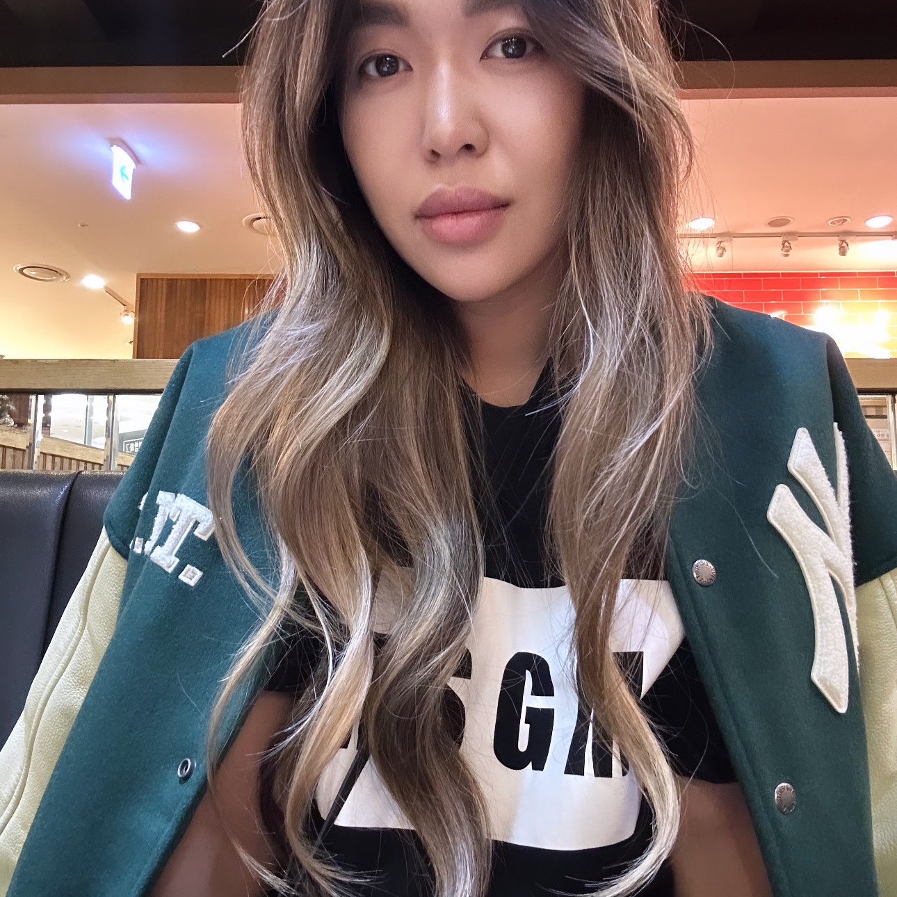 Thisisneverthat x New Era x MLB New York Yankees Varsity Jacket Dark Green, MSGM Cotton T-Shirt with Box Logo Black 착용 스타일