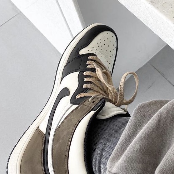 Jordan 1 Retro High OG Black Mocha 착용 스타일