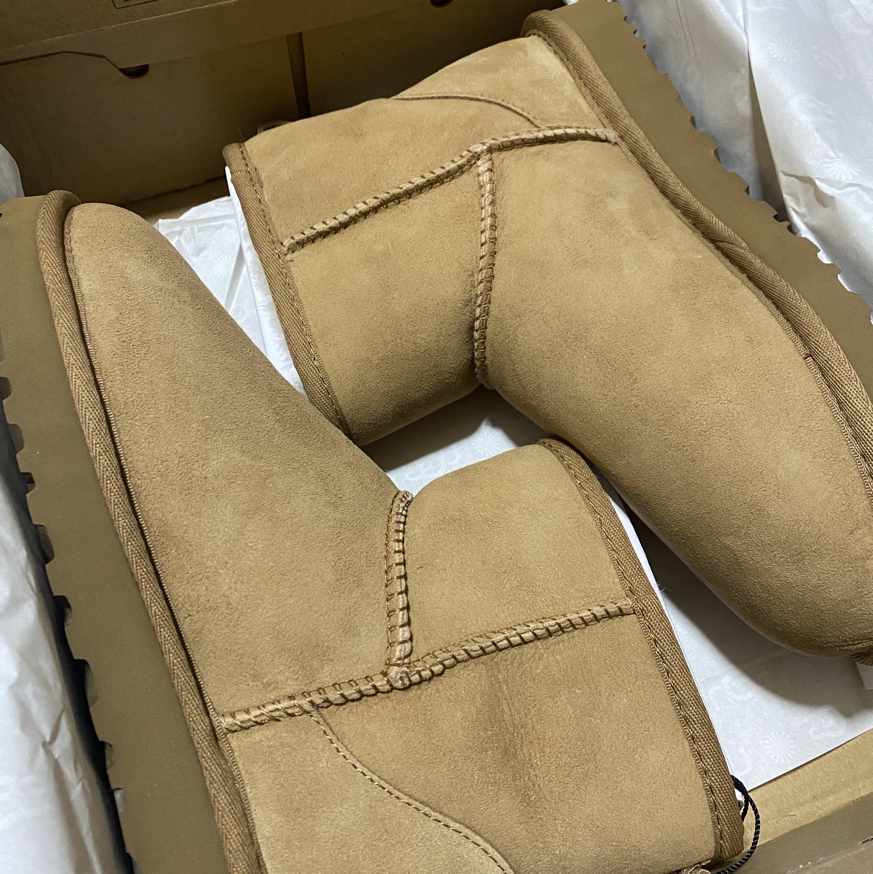 (W) UGG Classic Mini II Boots Chestnut 착용 스타일 - 1