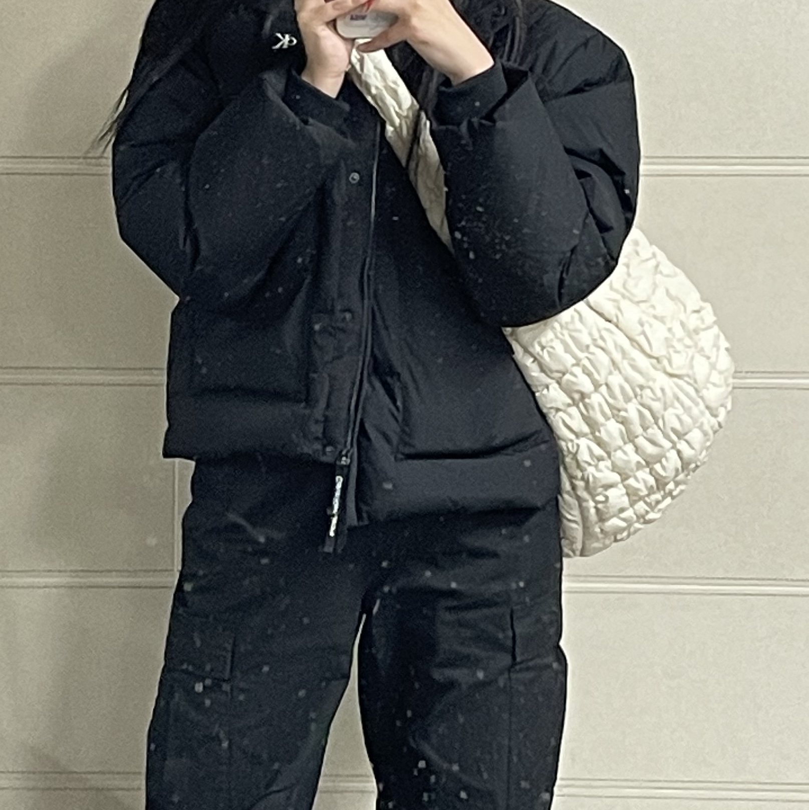 COS Quilted Oversized Shoulder Bag Off White Light Beige 착용 스타일
