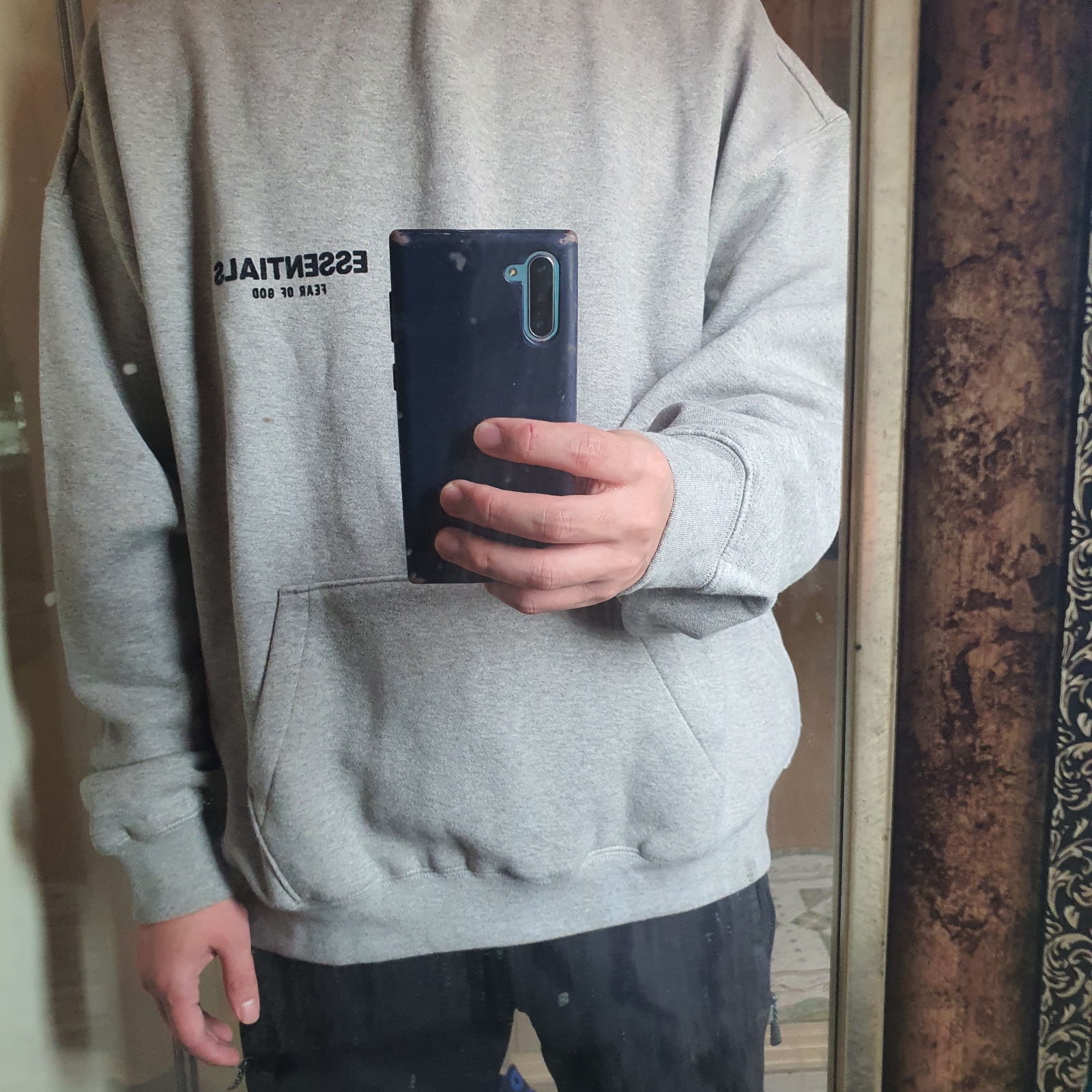 Essentials The Core Collection Hoodie Dark Oatmeal 착용 스타일