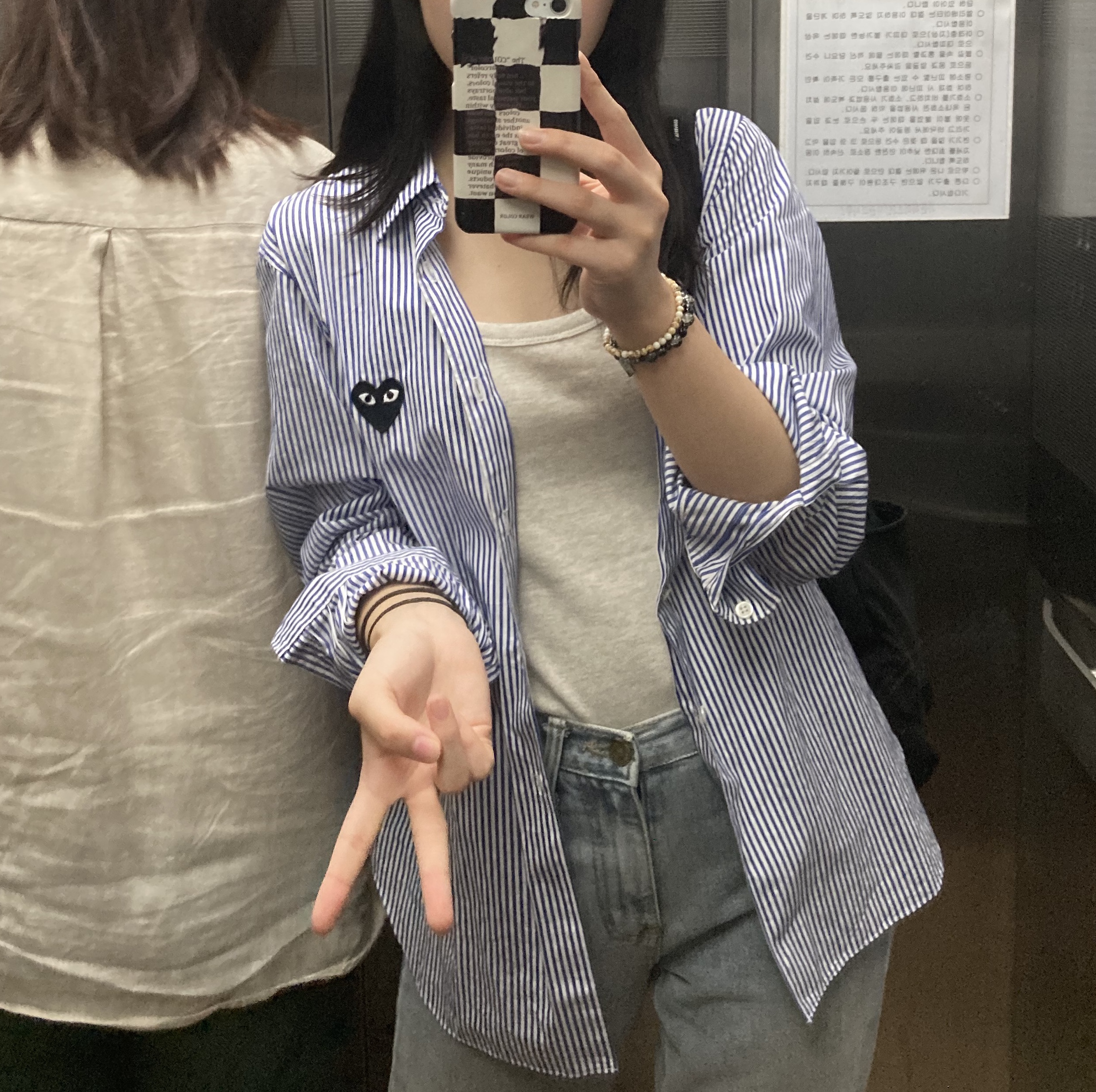 Play Comme des Garcons Striped Black Heart Shirt Blue 착용 스타일 - 5