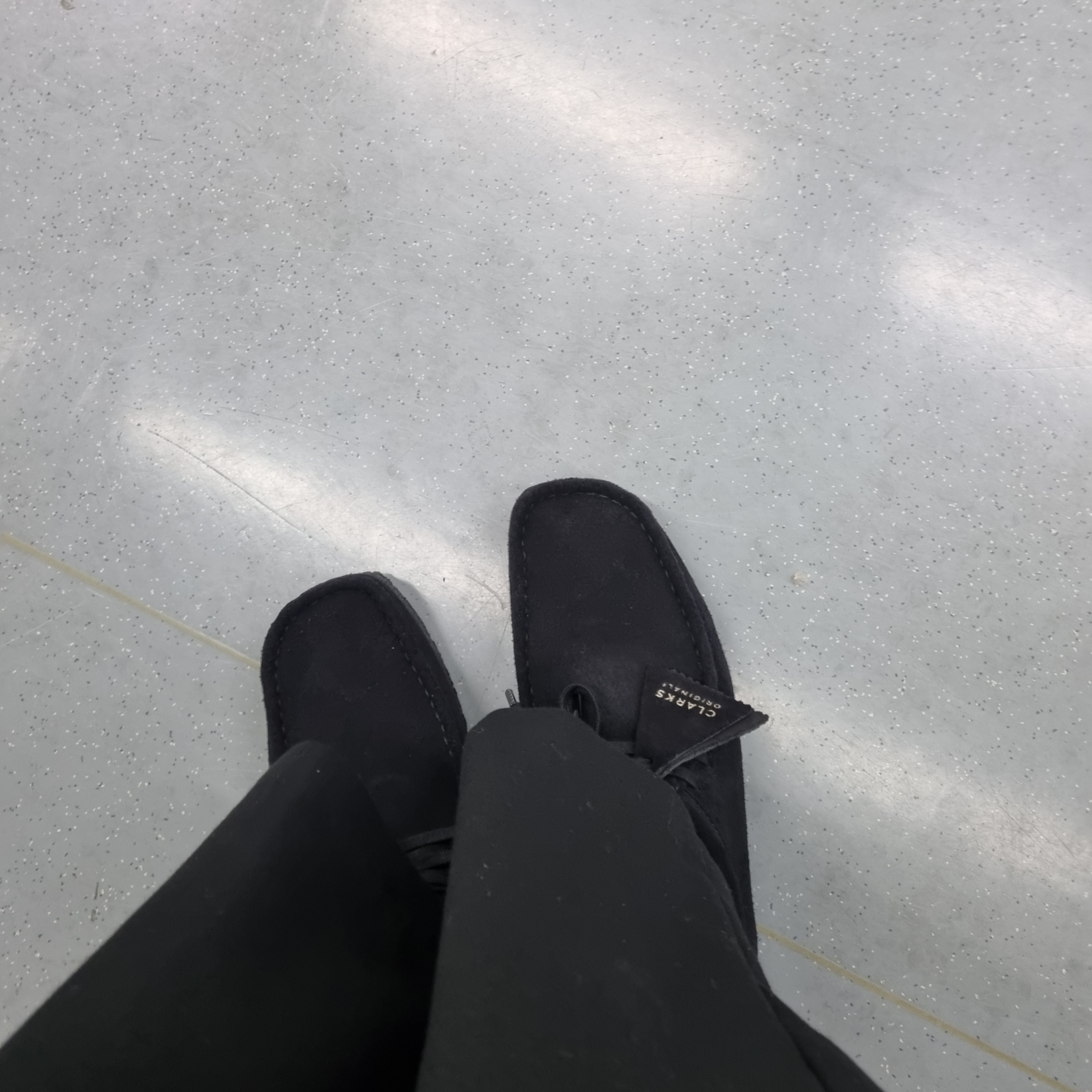 Clarks Wallabee Black Suede 착용 스타일