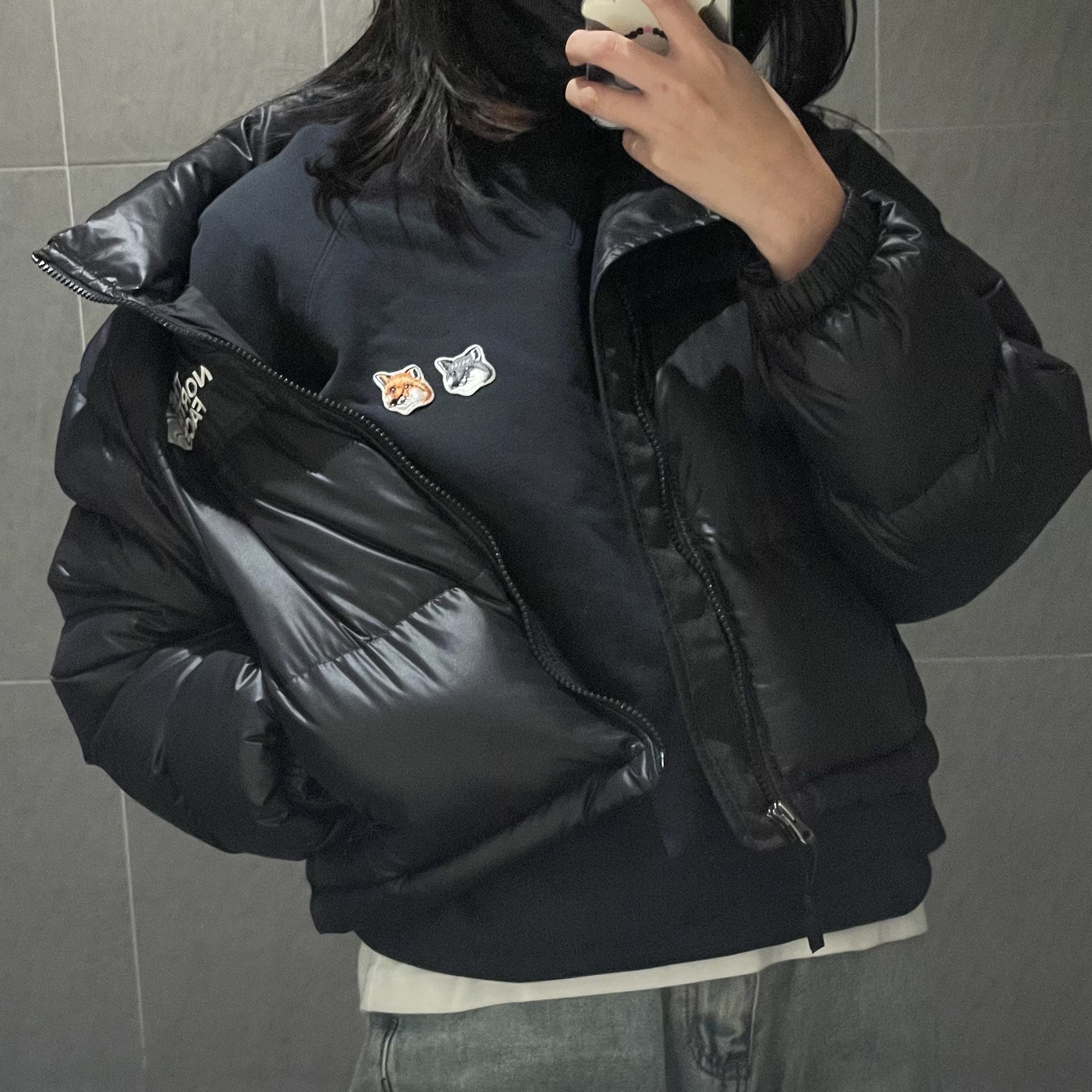 Maison Kitsune Double Fox Head Patch Classic Sweatshirt Anthracite, (W) The North Face Nuptse Short Jacket Black 착용 스타일