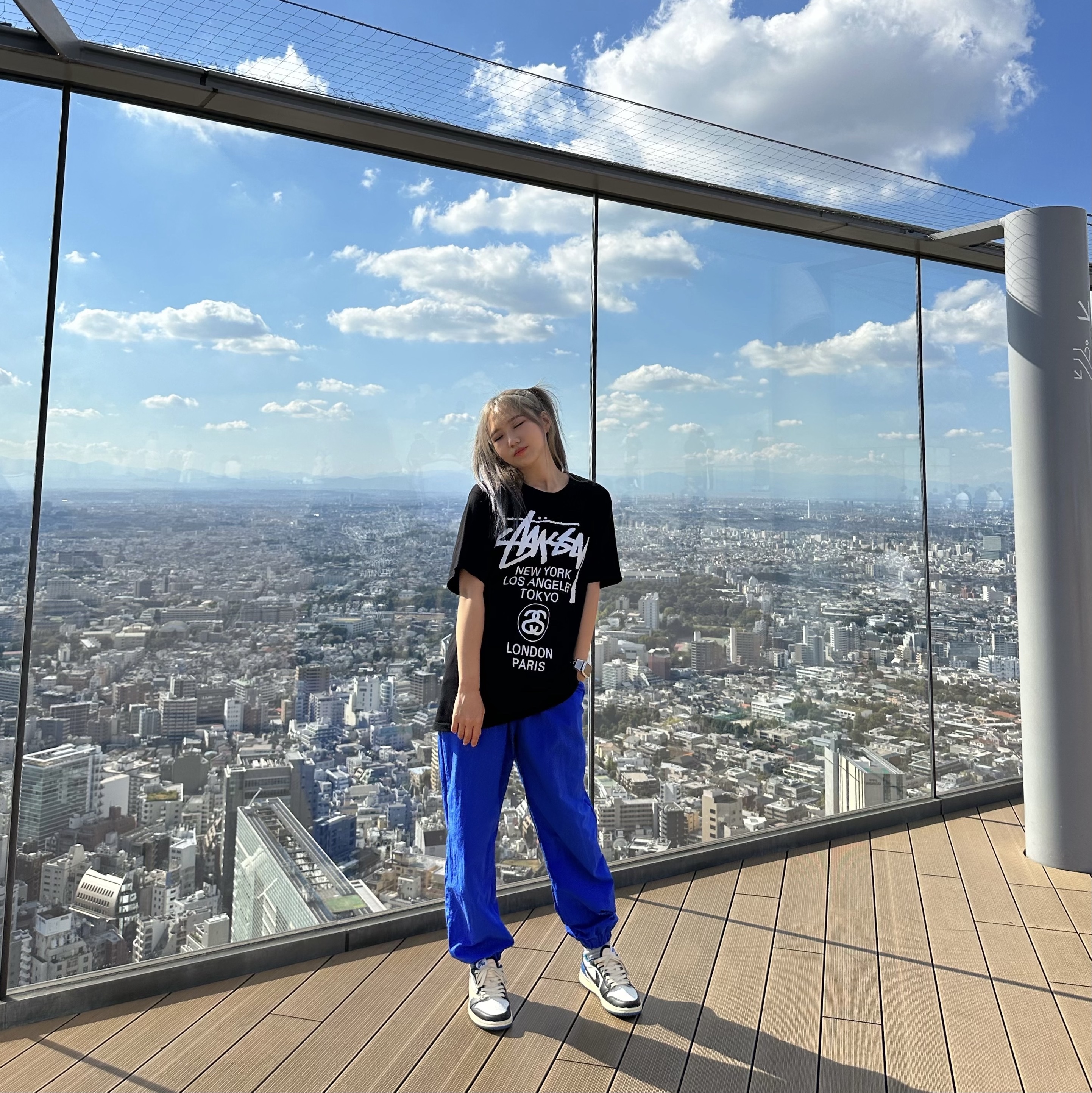 Stussy Tour T-Shirt Black, Jordan 1 x Travis Scott x Fragment Retro Low OG SP Military Blue 착용 스타일