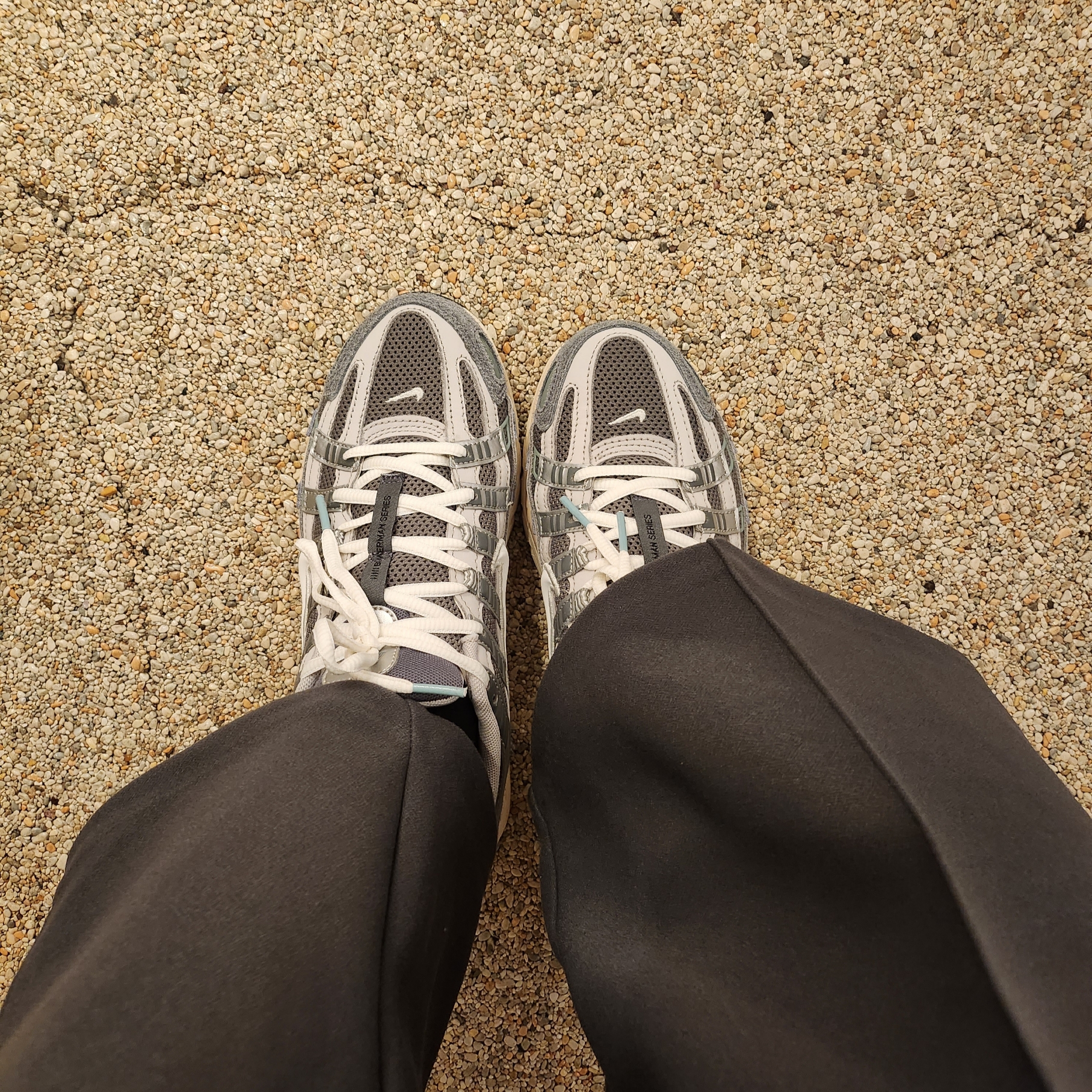 Nike P-6000 Flat Pewter Light Iron Ore 착용 스타일