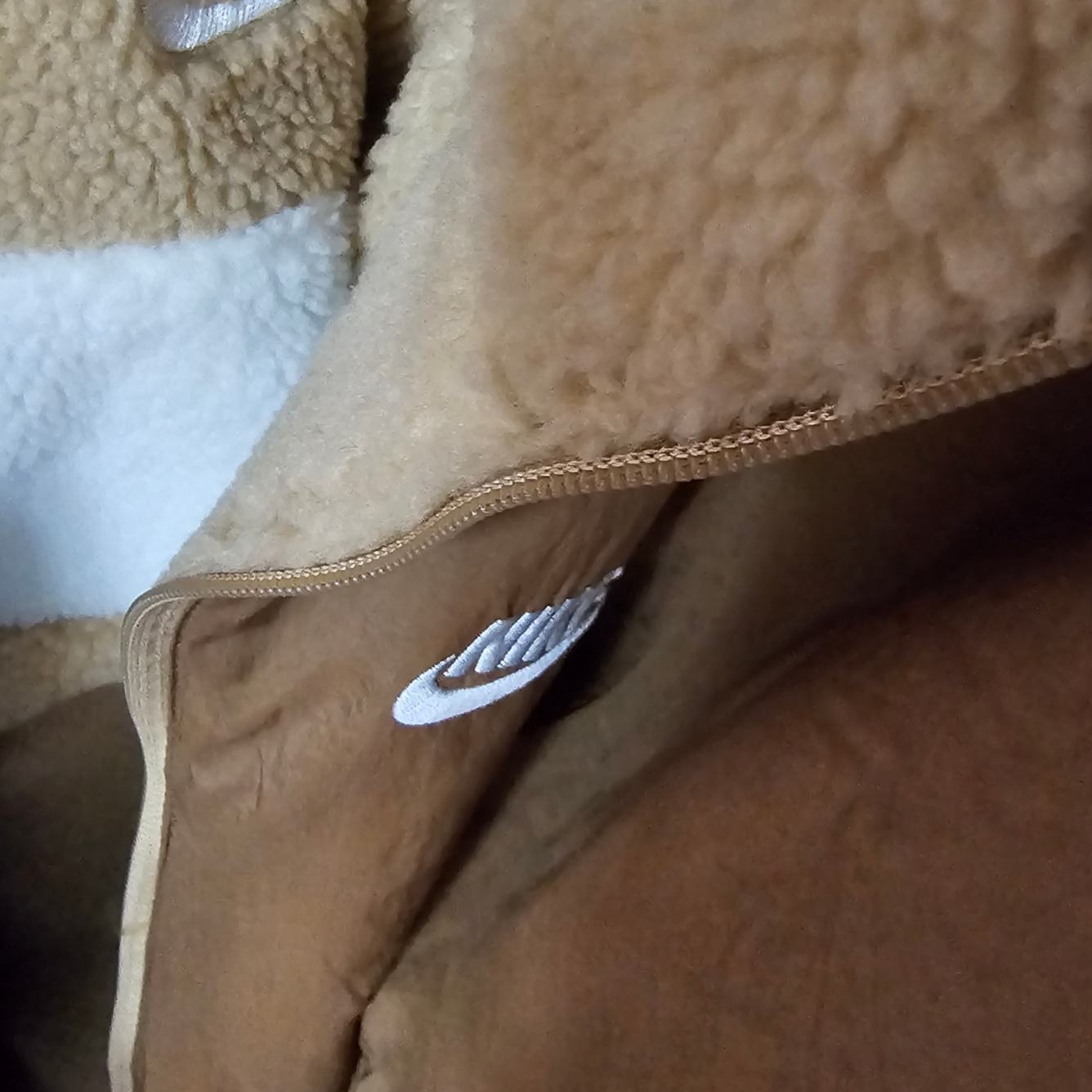 Nike Big Swoosh Full Zip Jacket Hemp White 착용 스타일